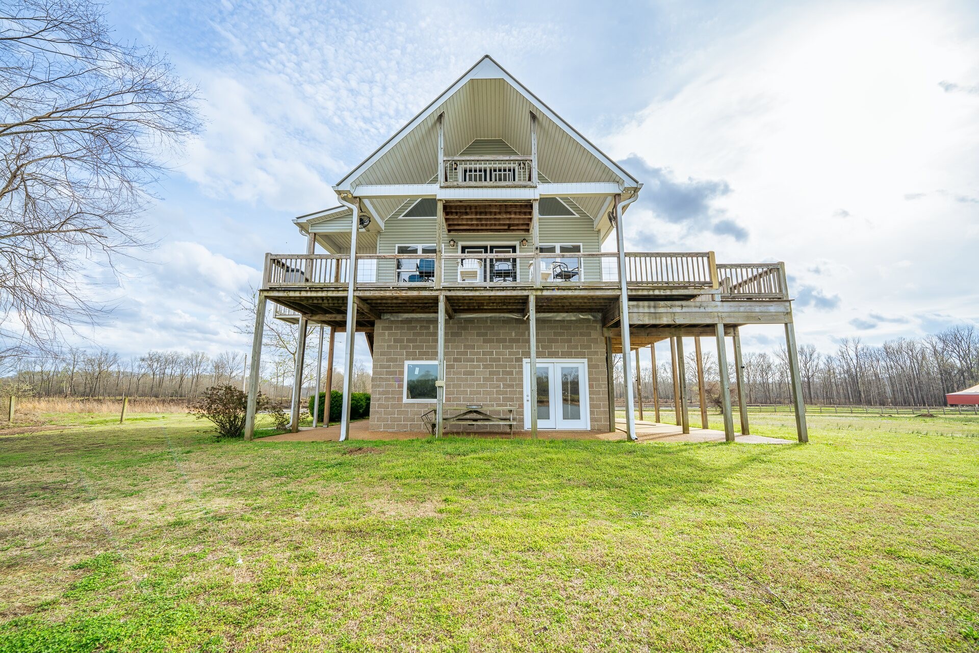 1458 Scenic Ln