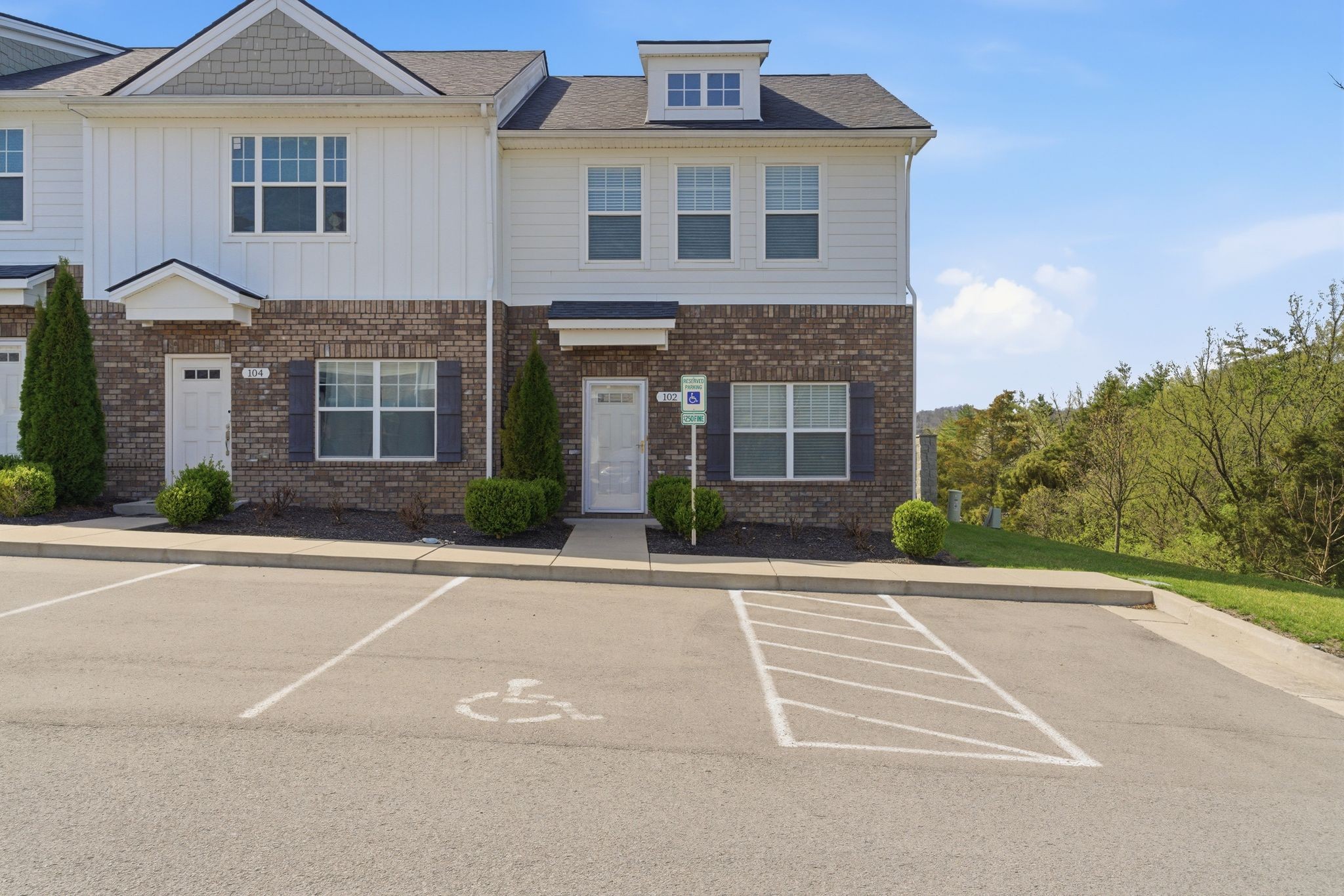 102 Dry Creek Commons Dr