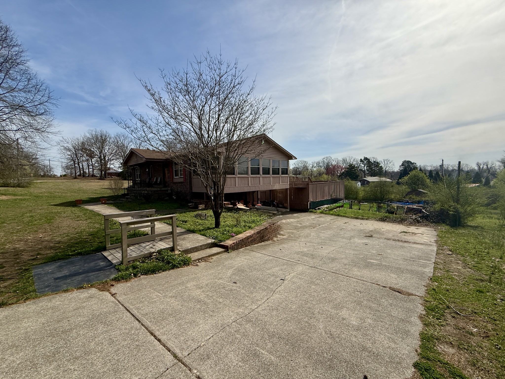 555 Eastside Dr