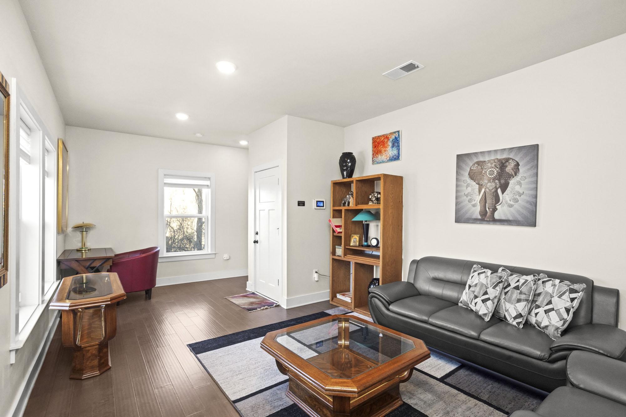 450 Glastonbury Rd