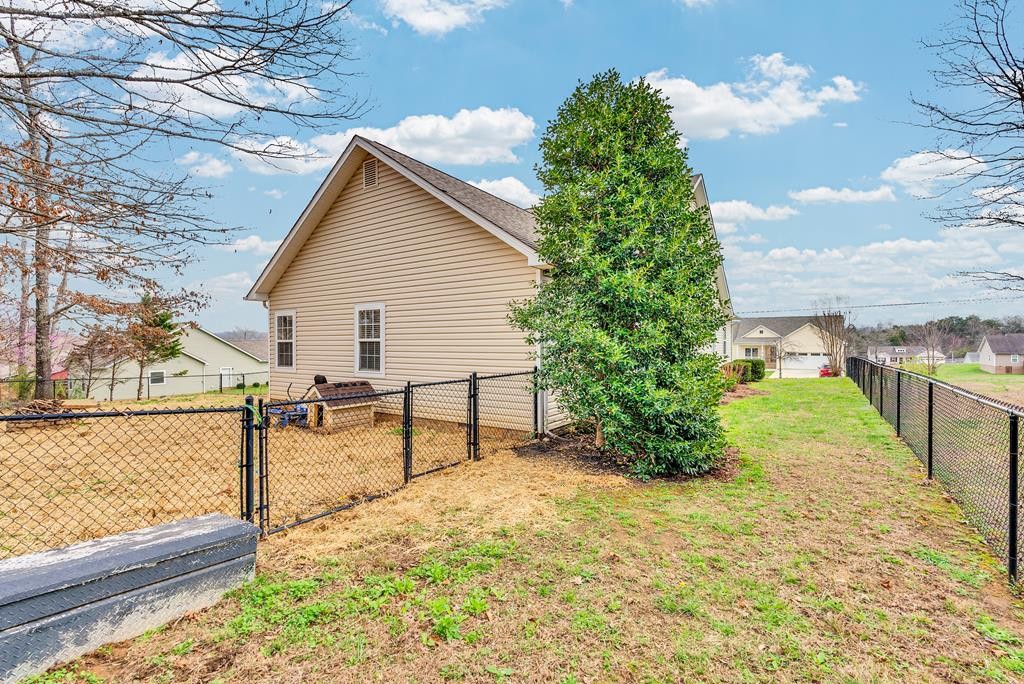 821 Honeysuckle Ln