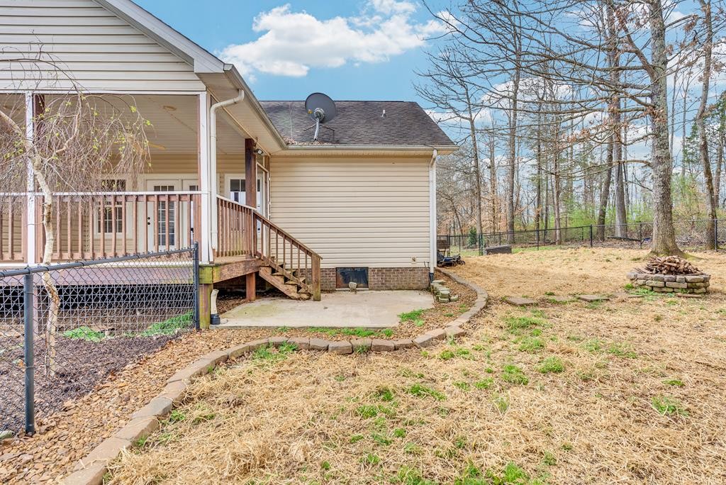 821 Honeysuckle Ln