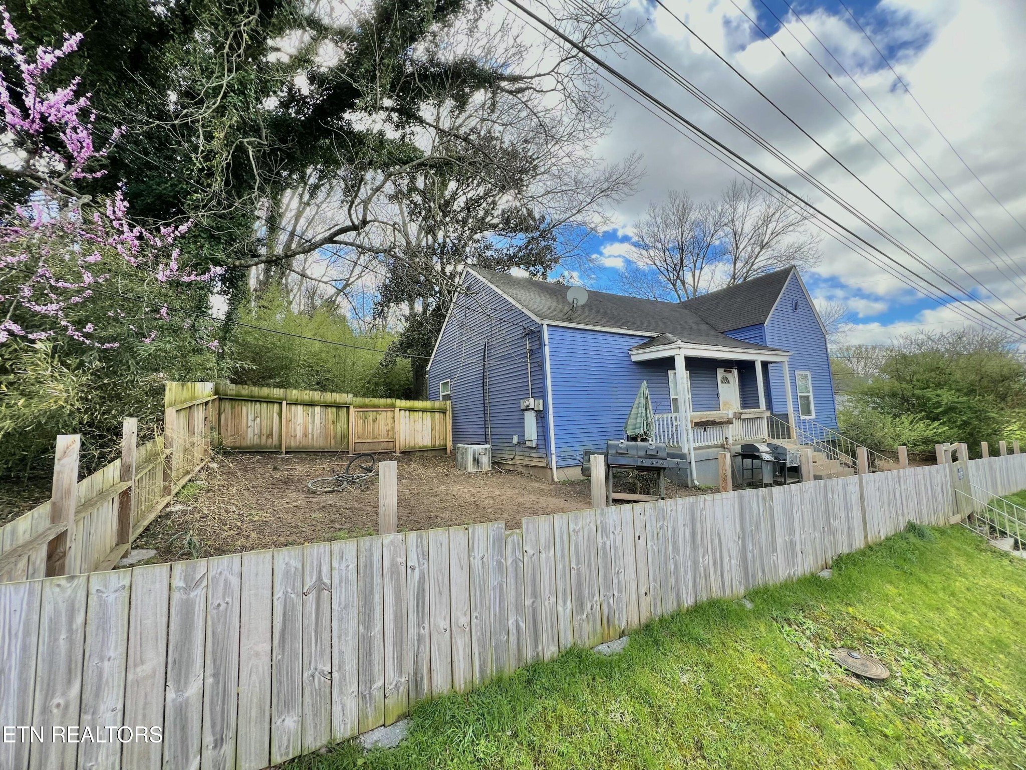 1900 Victoria Ave