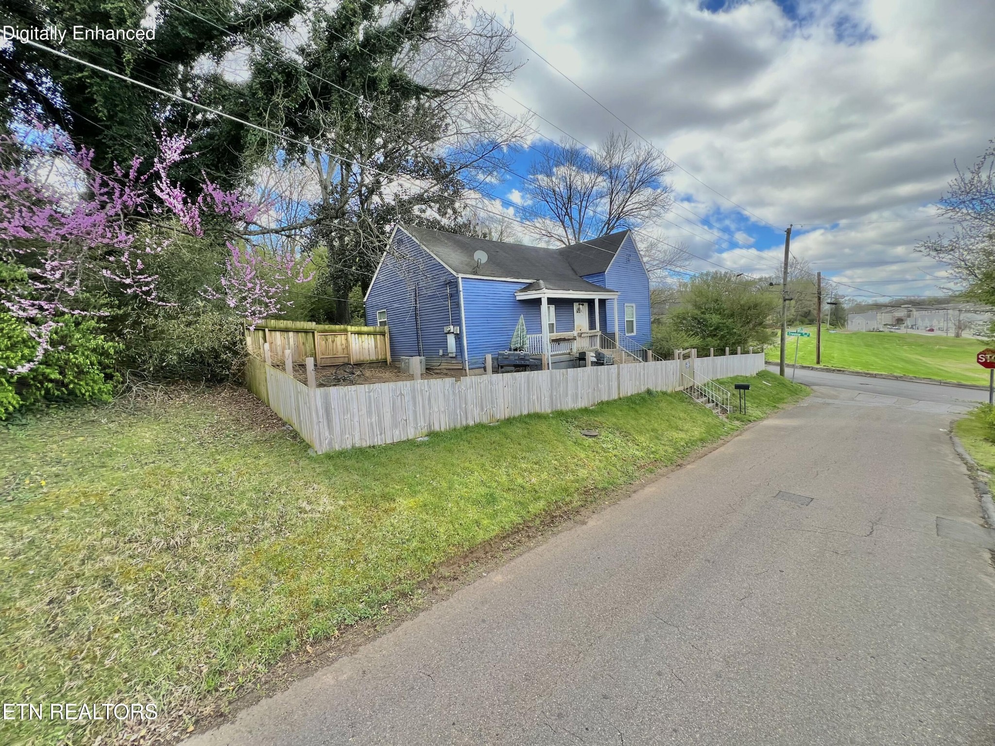 1900 Victoria Ave