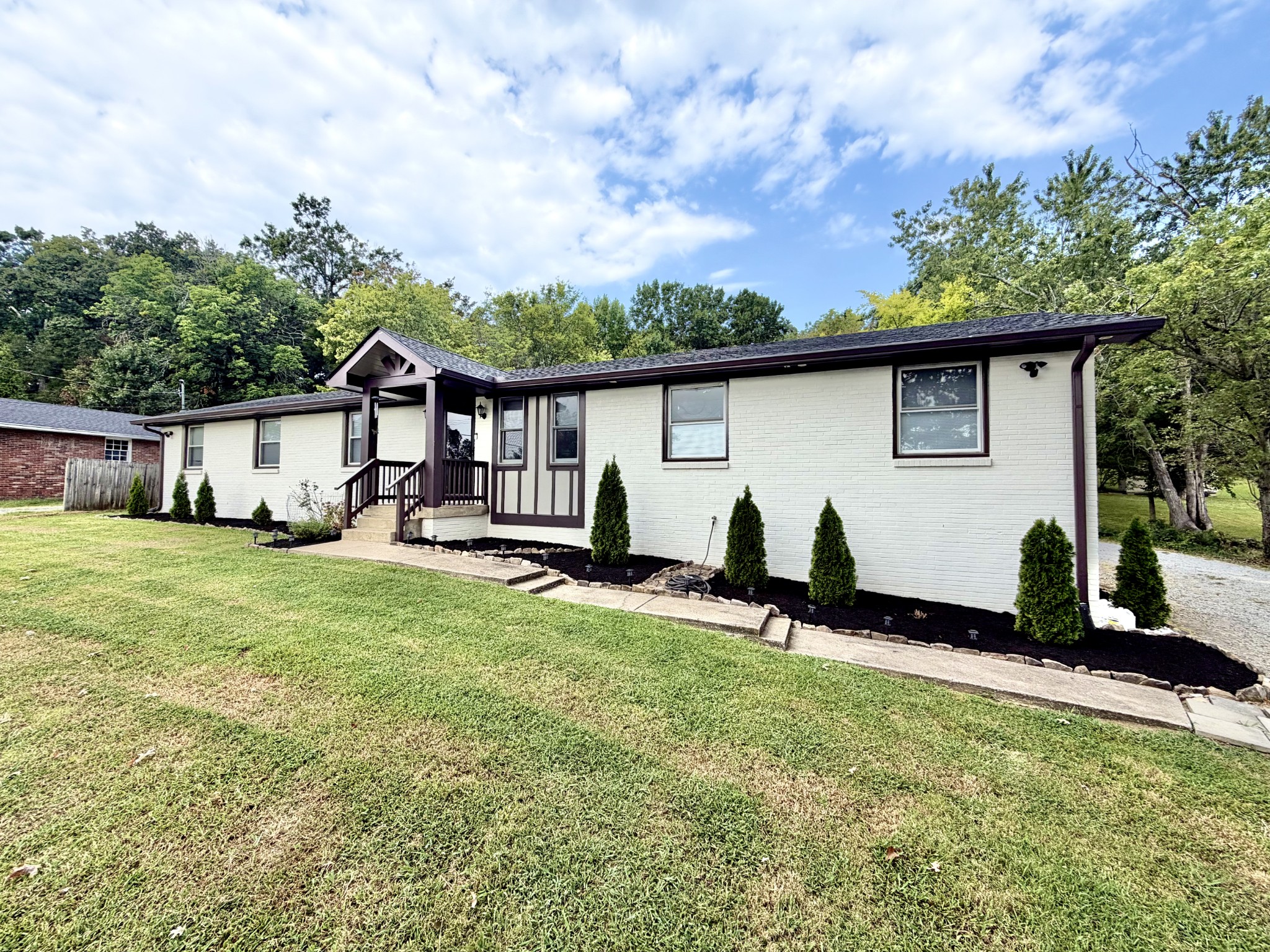 233 Riverwood Dr