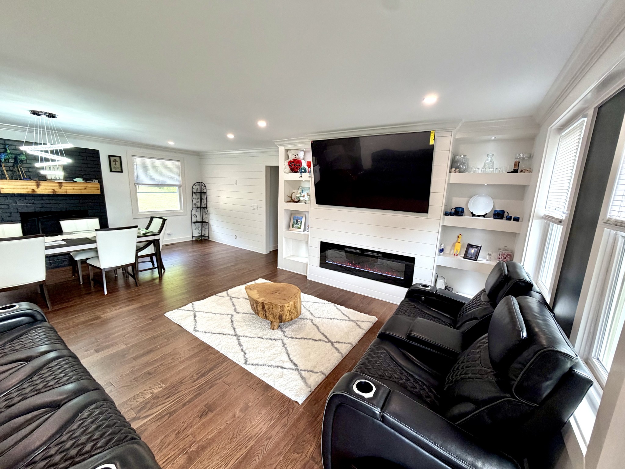 233 Riverwood Dr