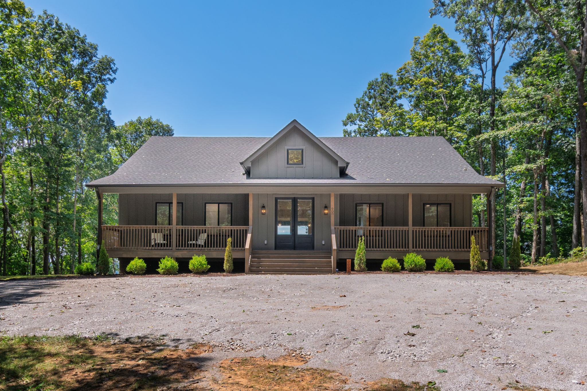 900 Valley View Drive