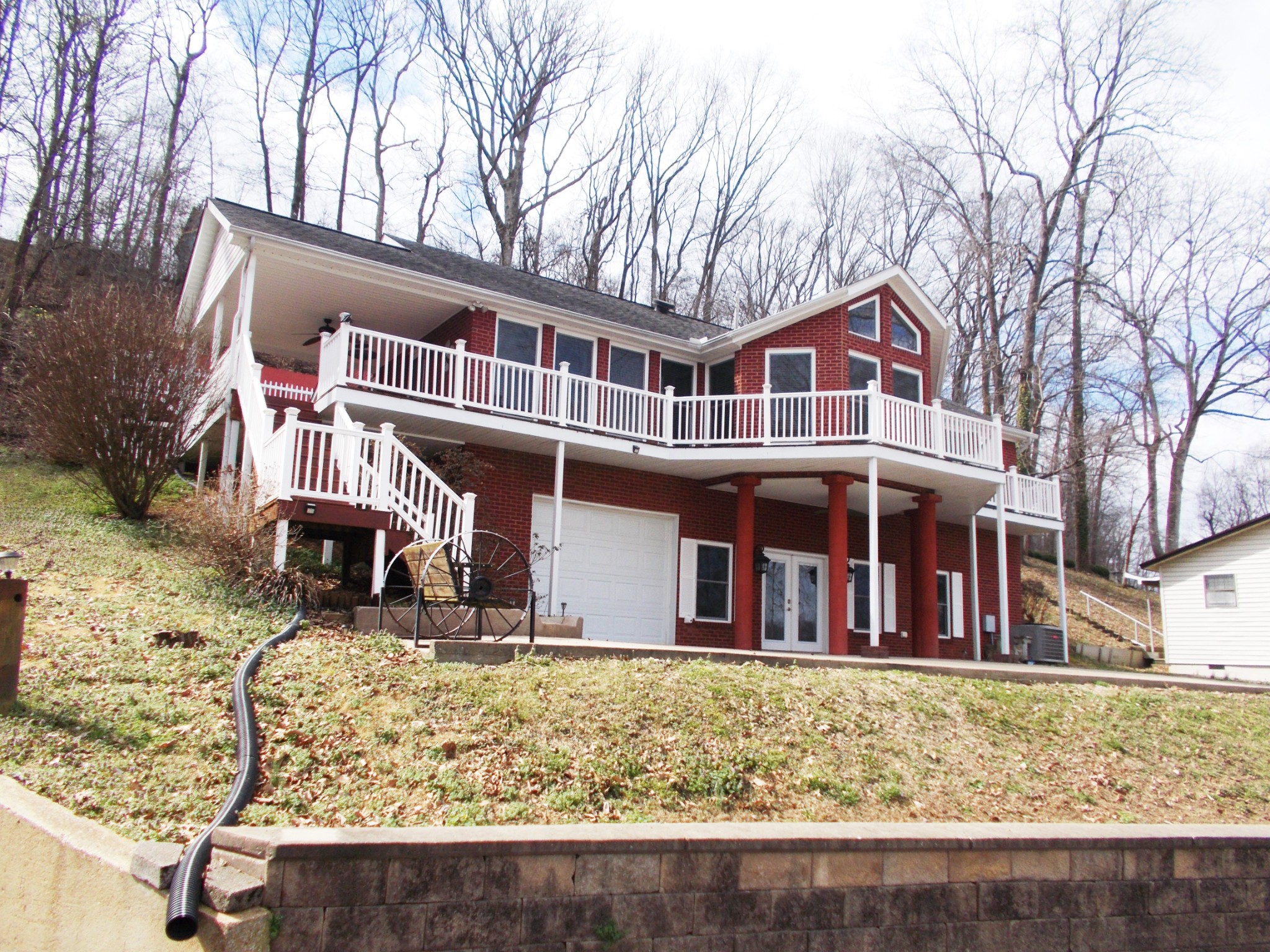 696 Stirling Rd