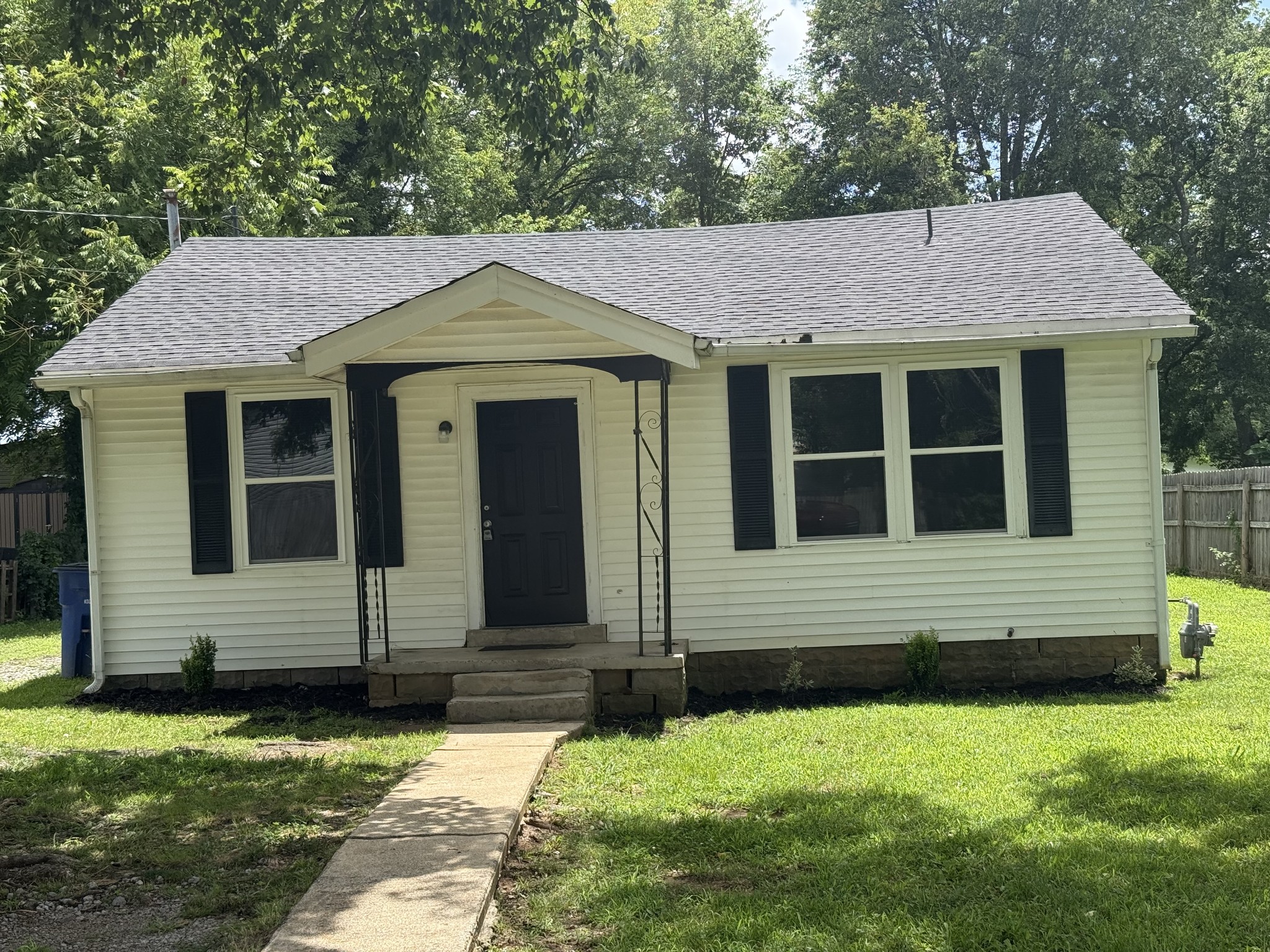 244 E Cedar St