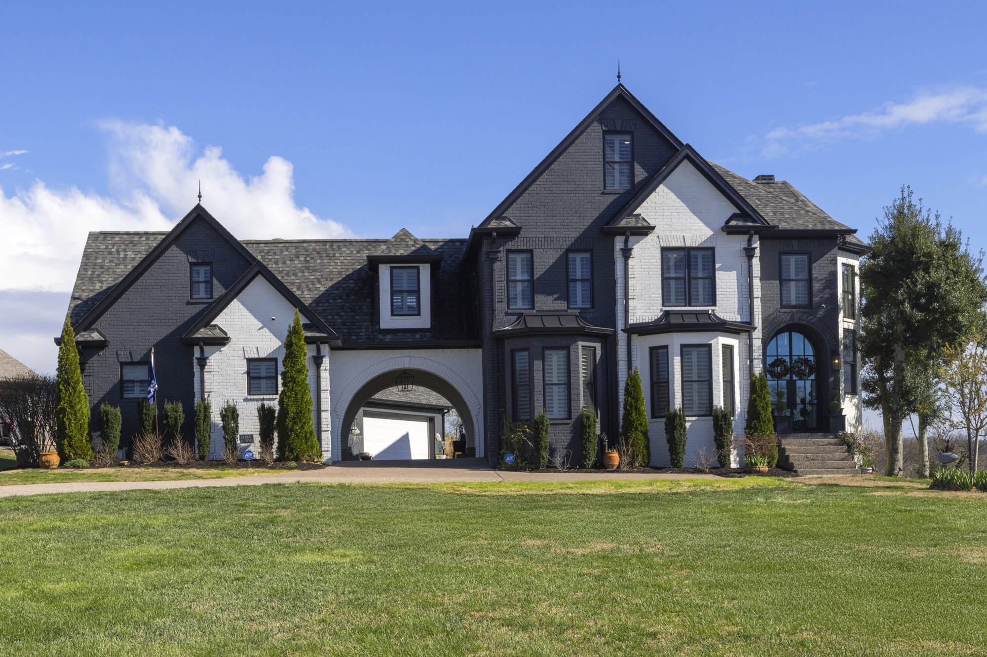 2011 Dorchester Dr