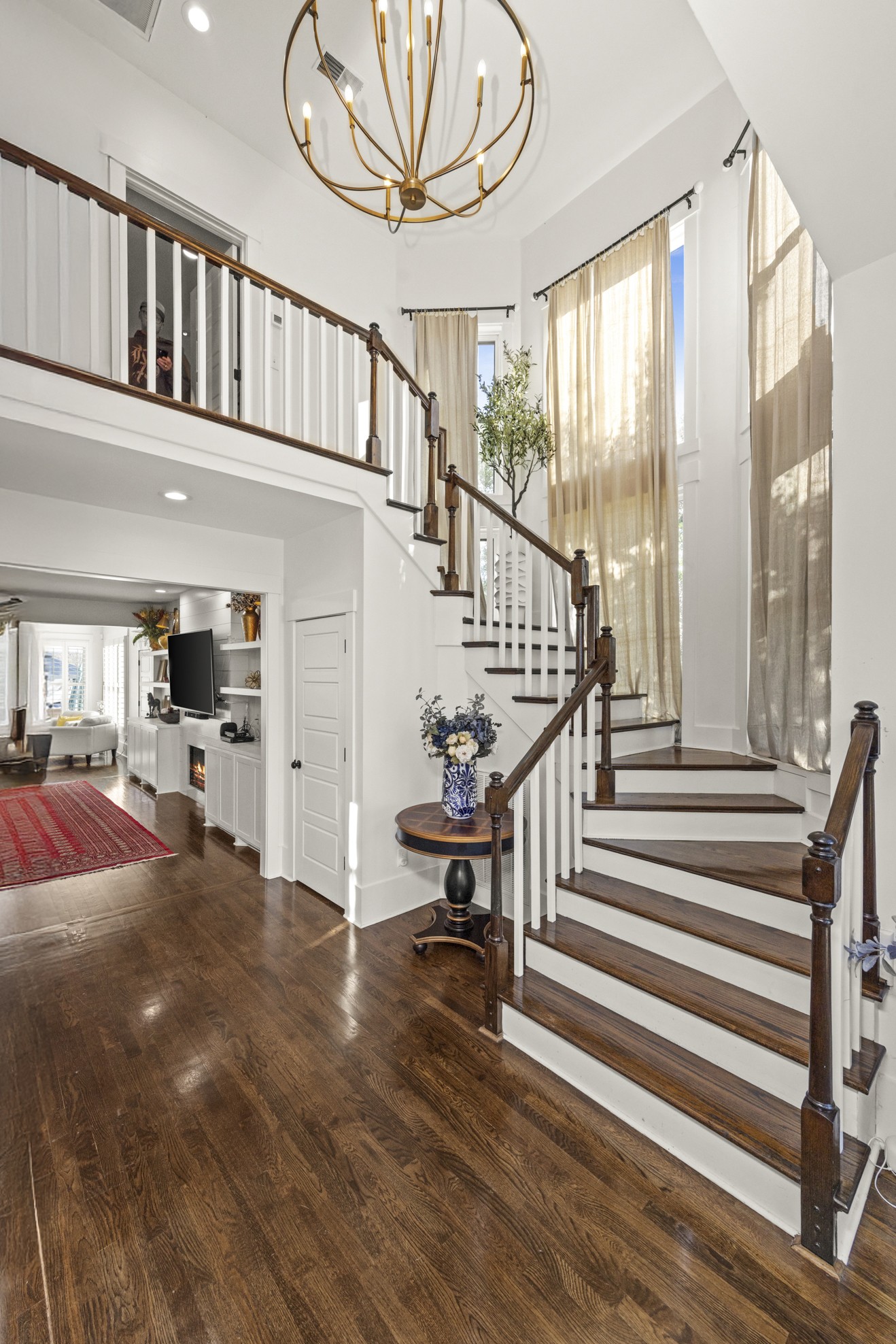 2011 Dorchester Dr