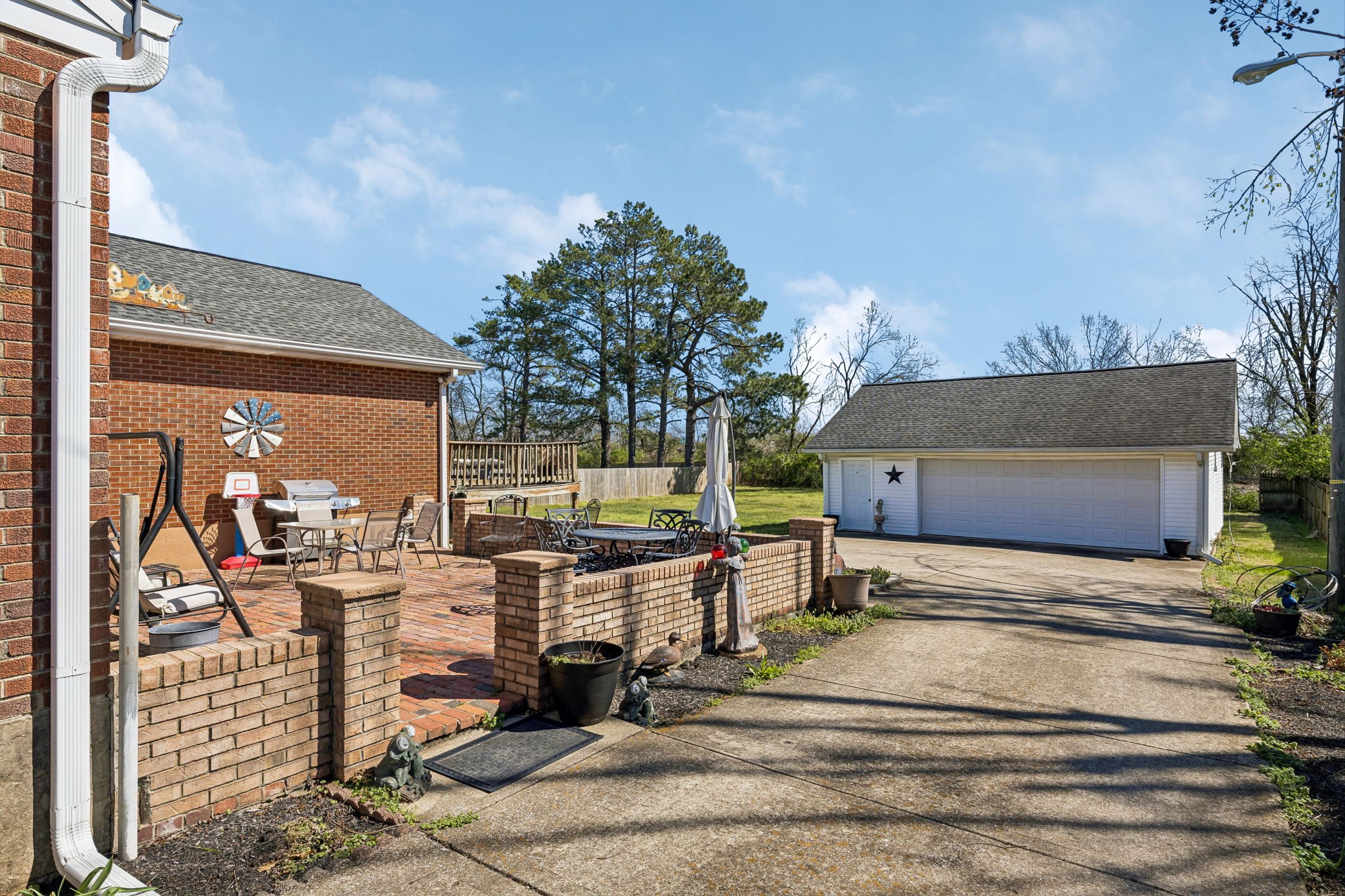 929 Lemont Dr