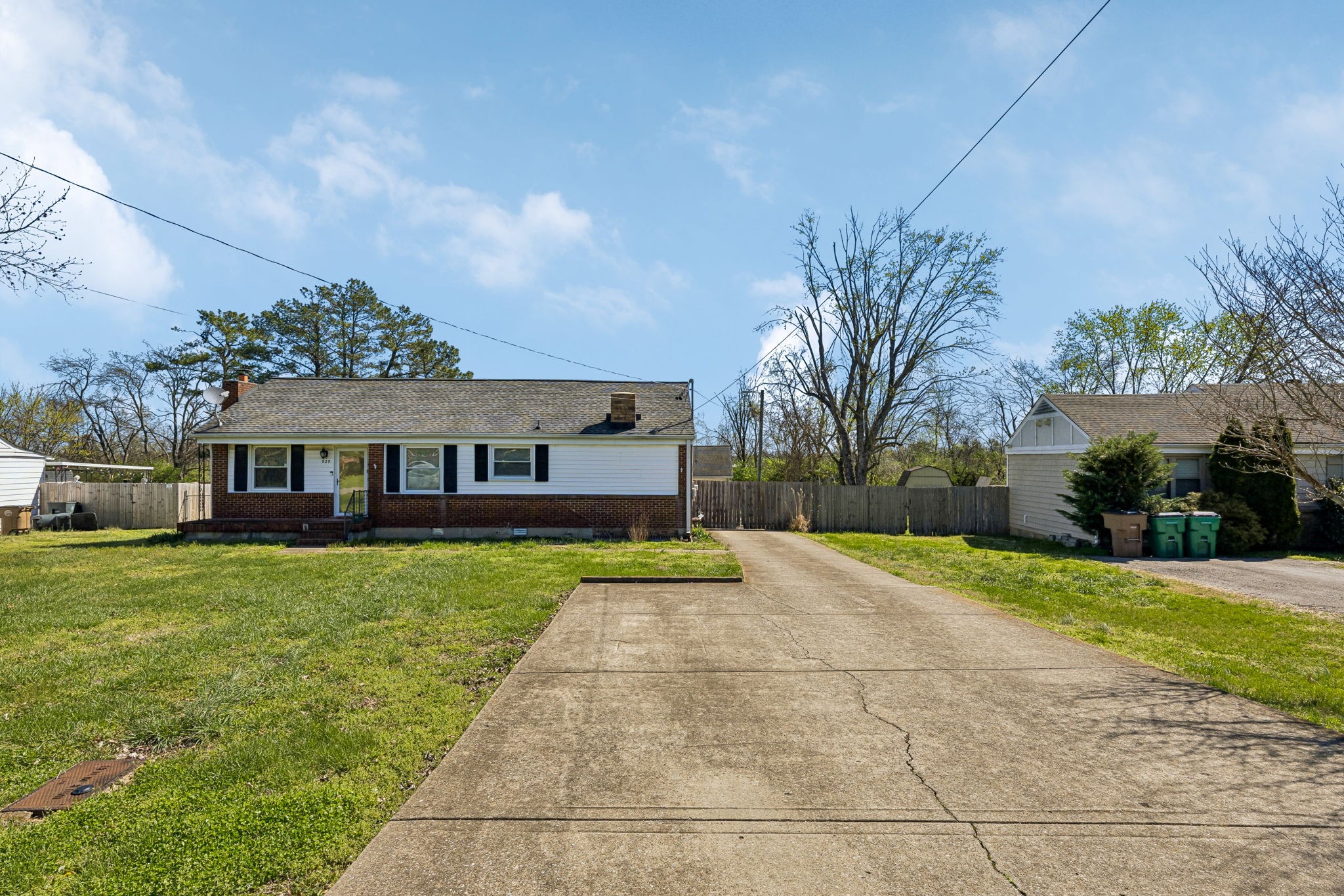 929 Lemont Dr