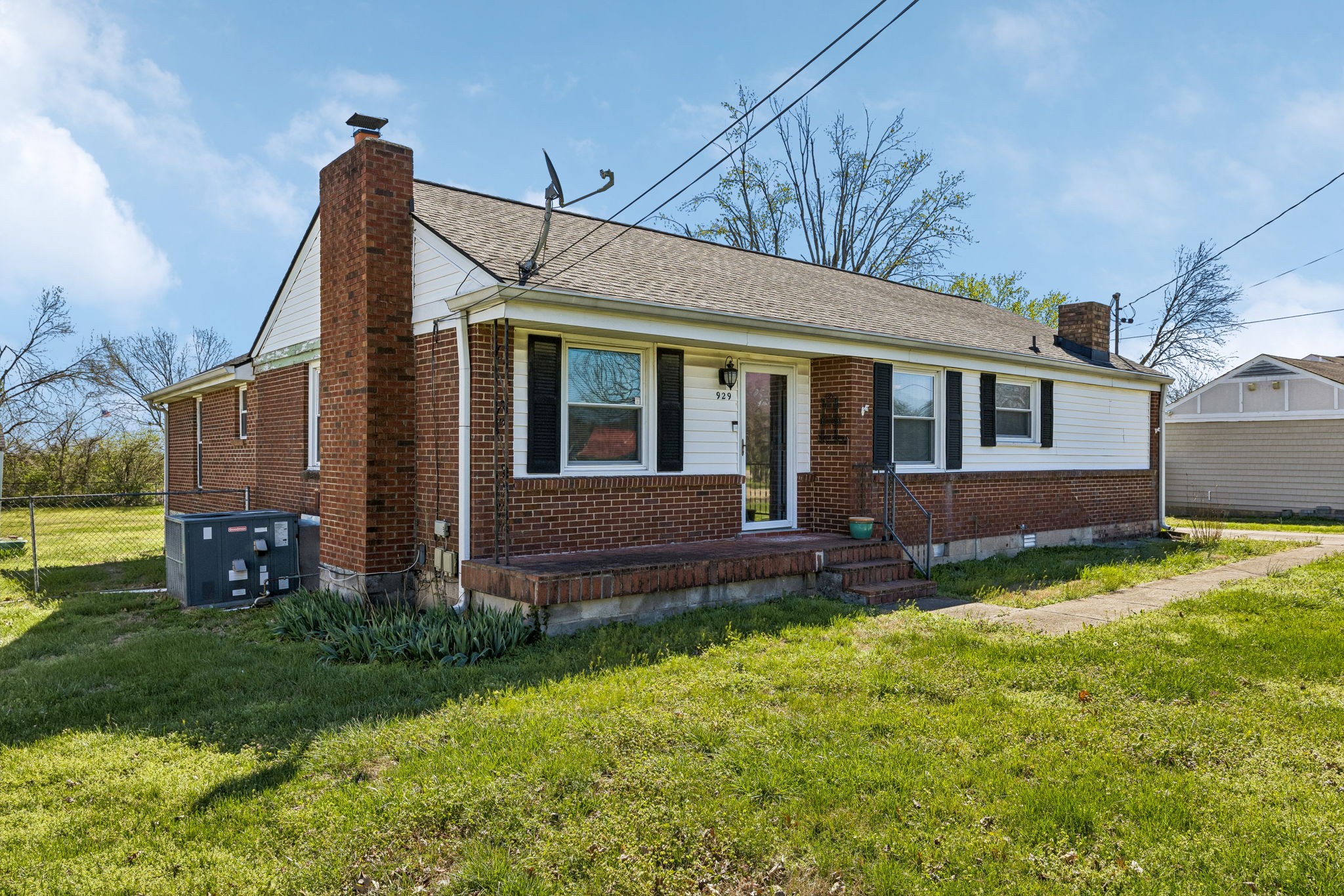 929 Lemont Dr