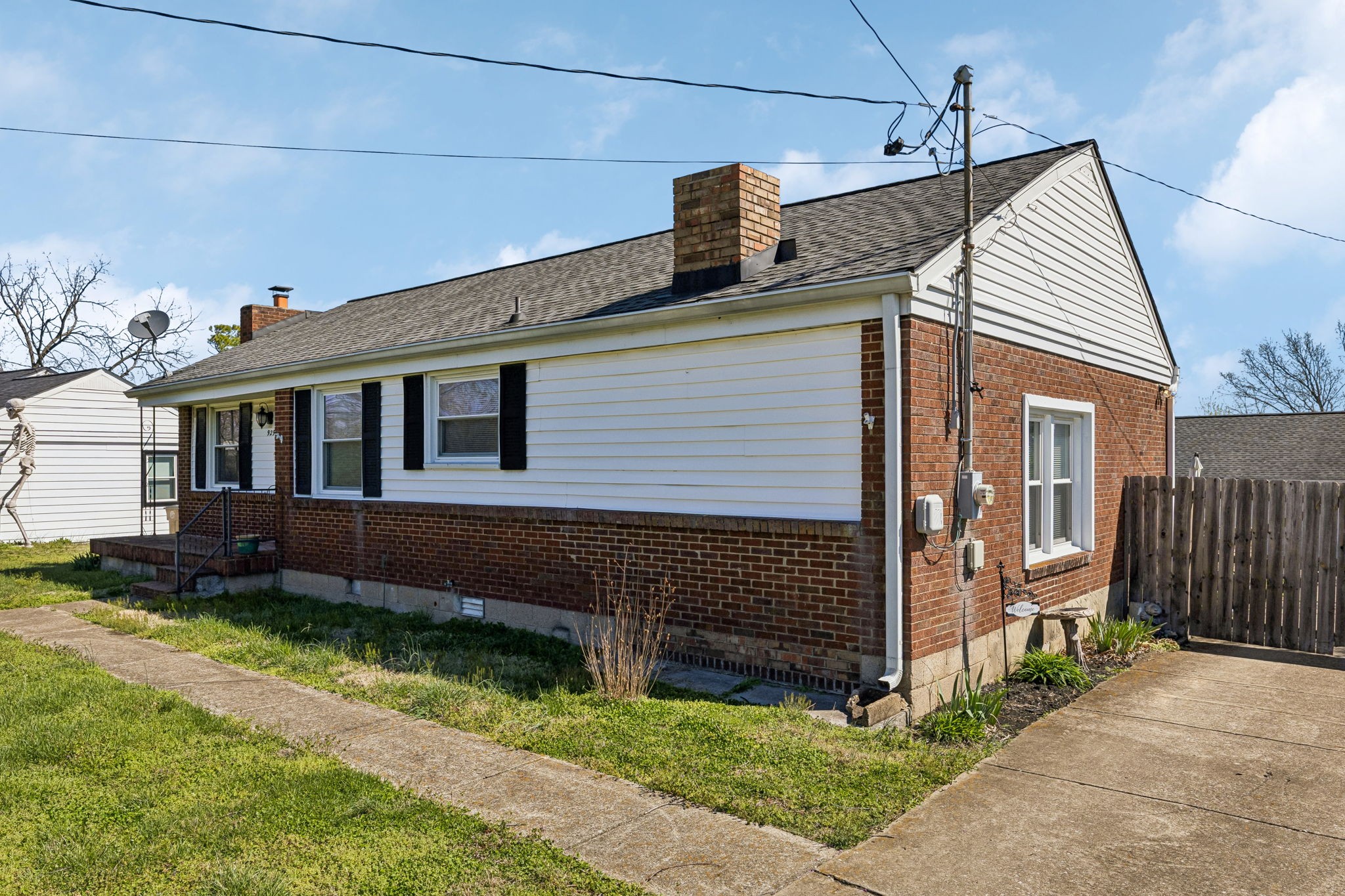 929 Lemont Dr