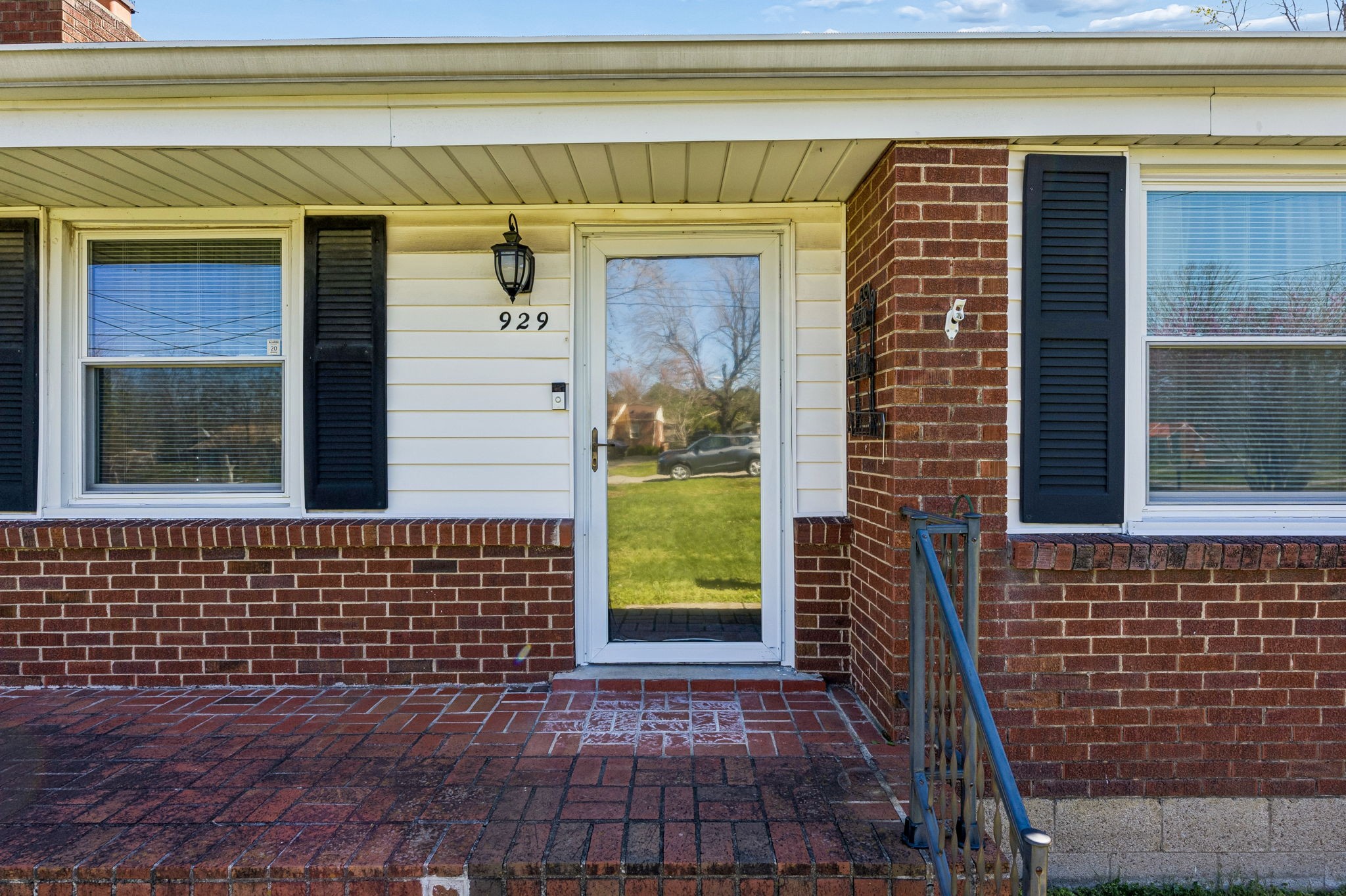 929 Lemont Dr