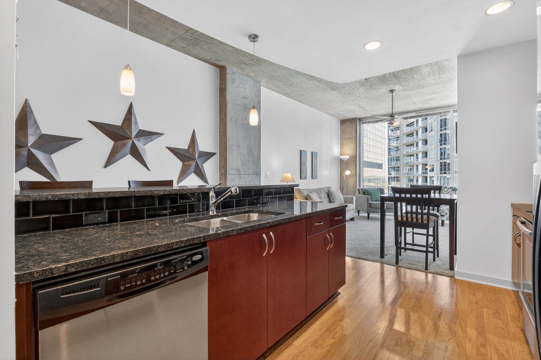301 Demonbreun St