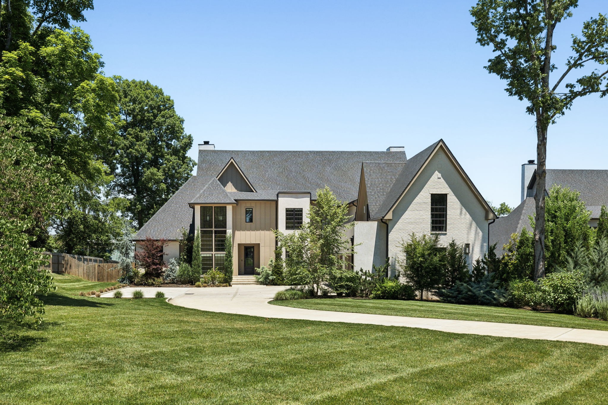 3726 Woodlawn Dr