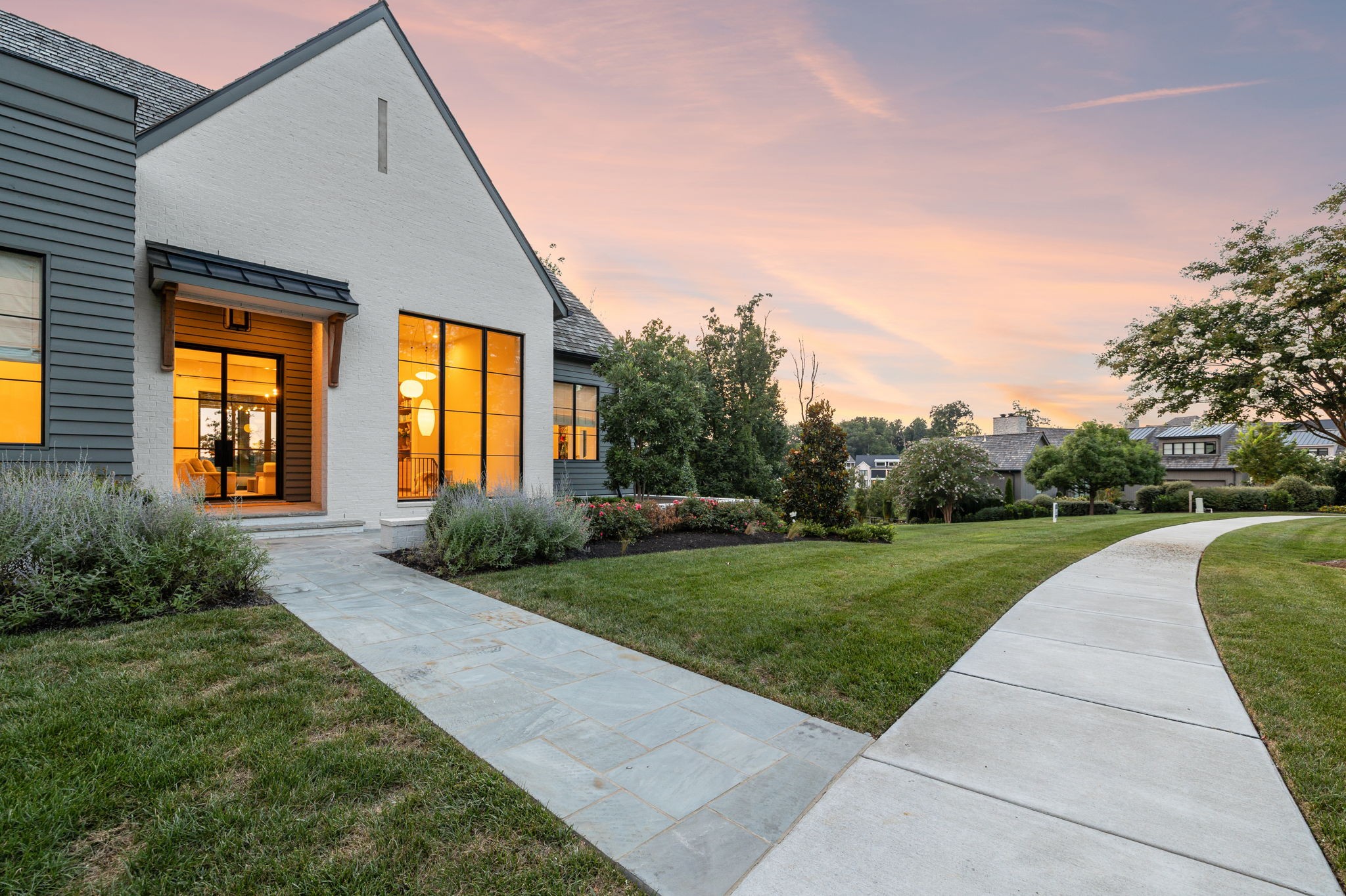 7338 Harlow Dr