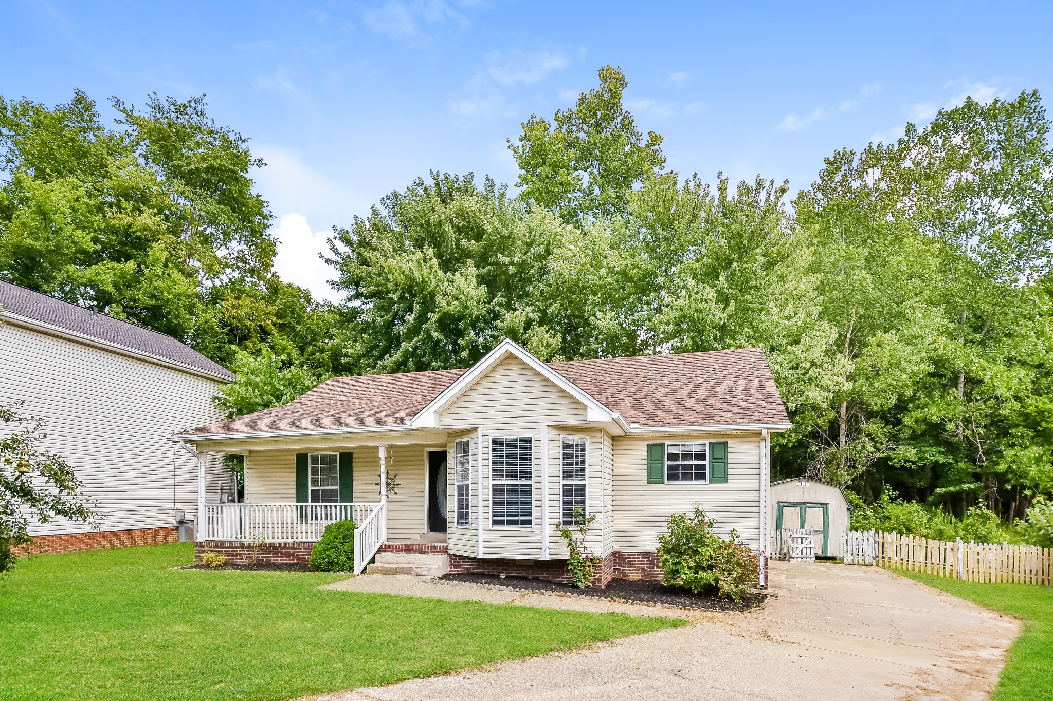 649 Laramie Dr