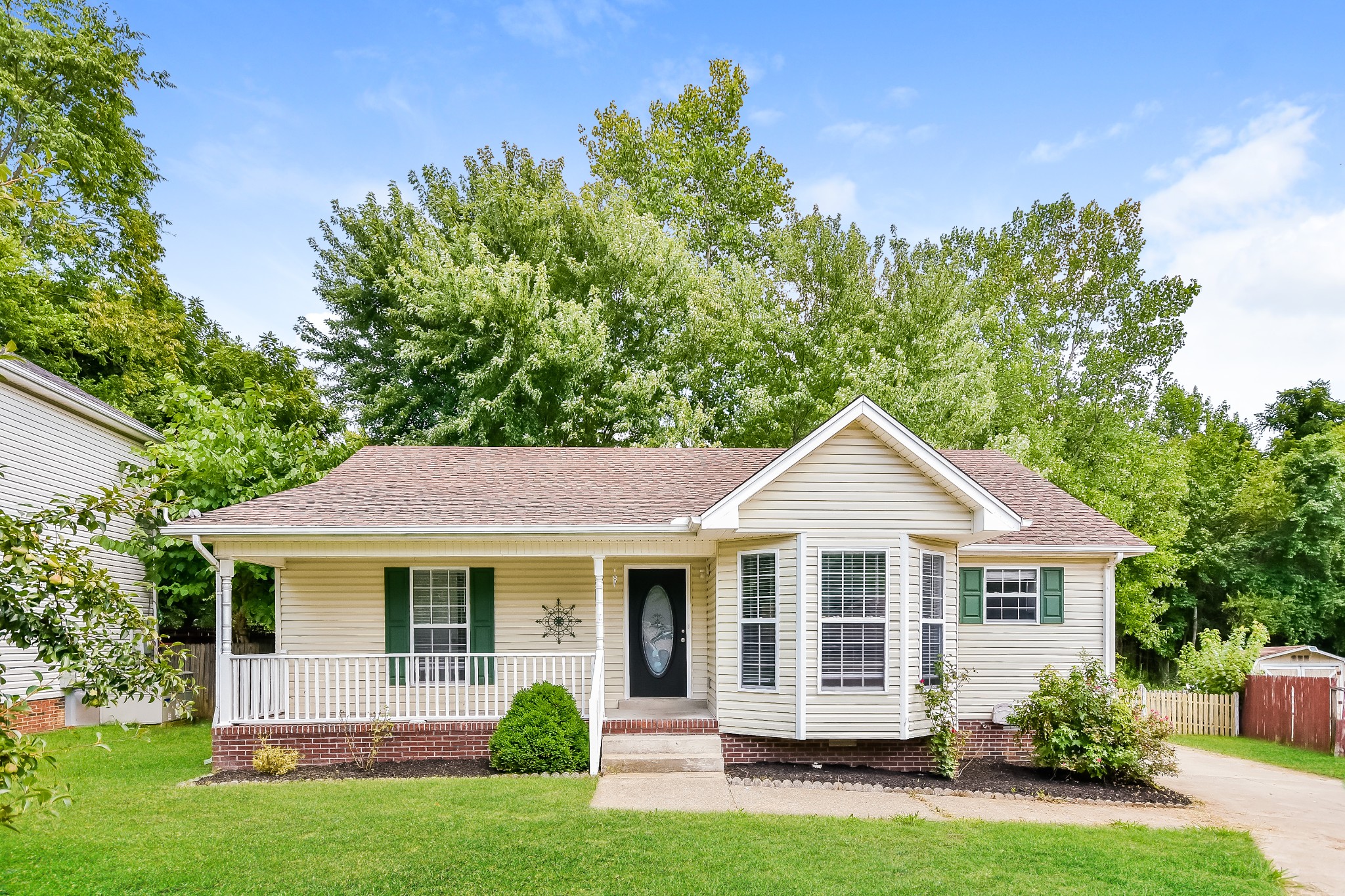 649 Laramie Dr