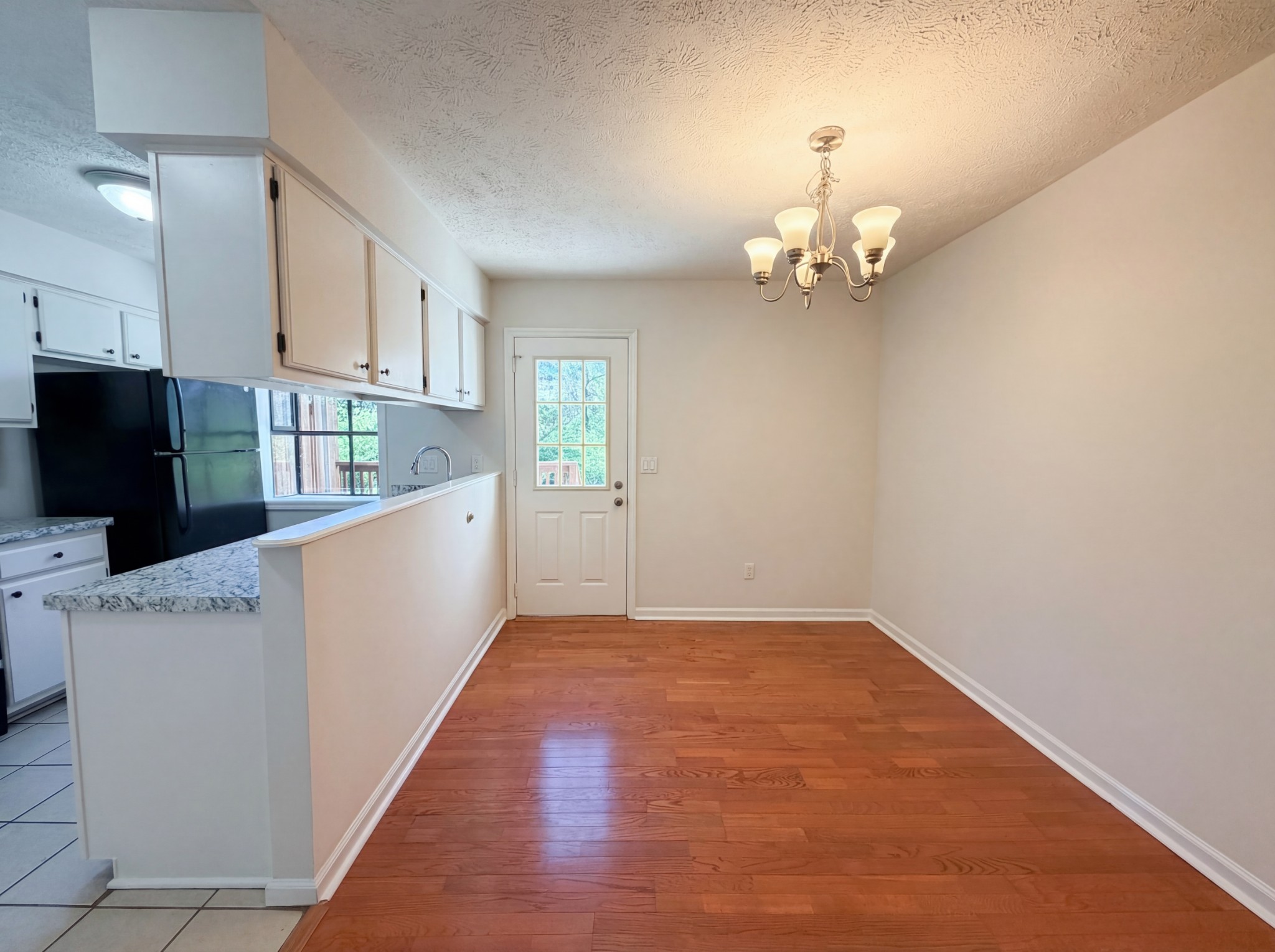 211 Thistle Ln