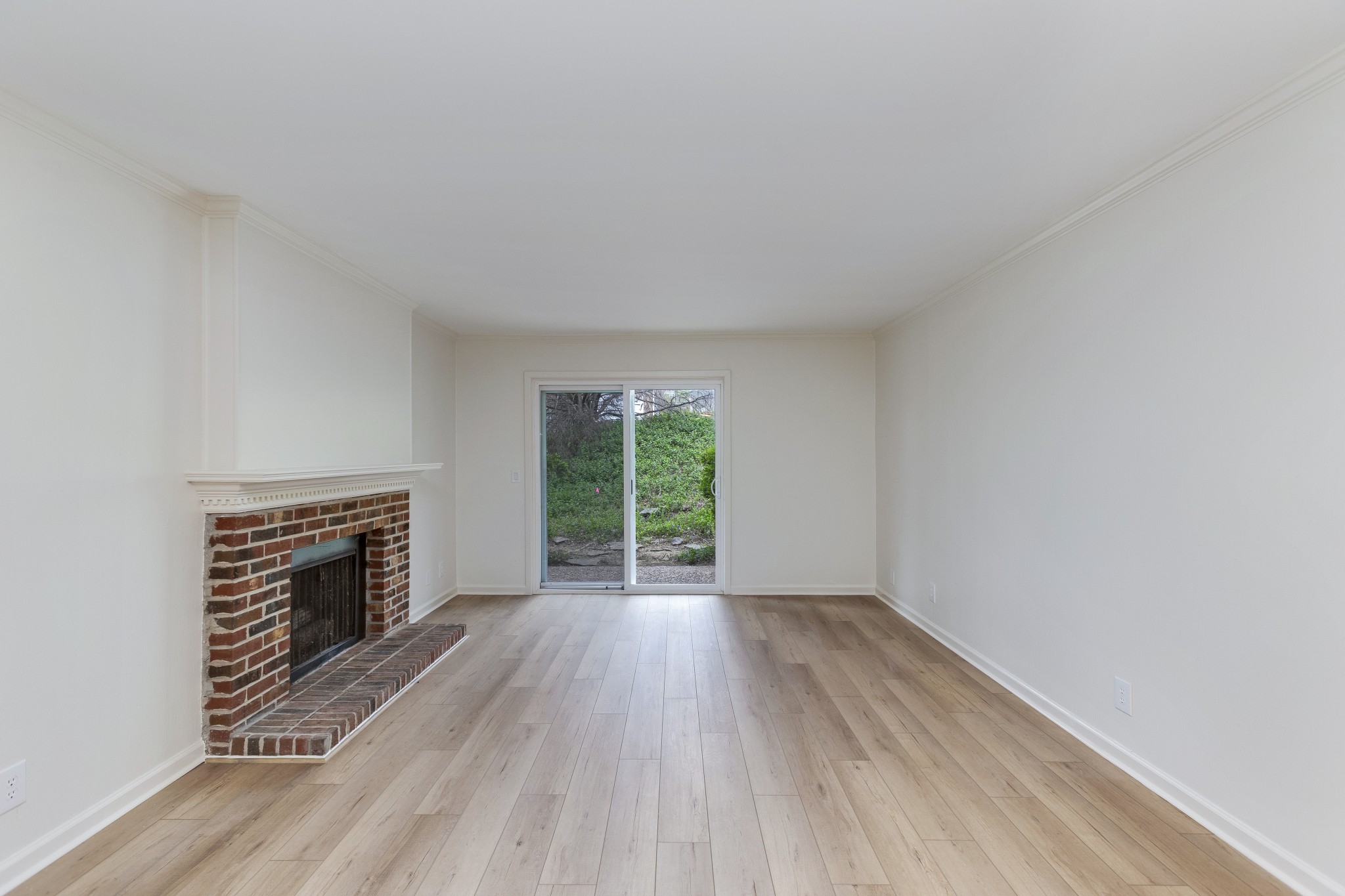 2116 Hobbs Rd