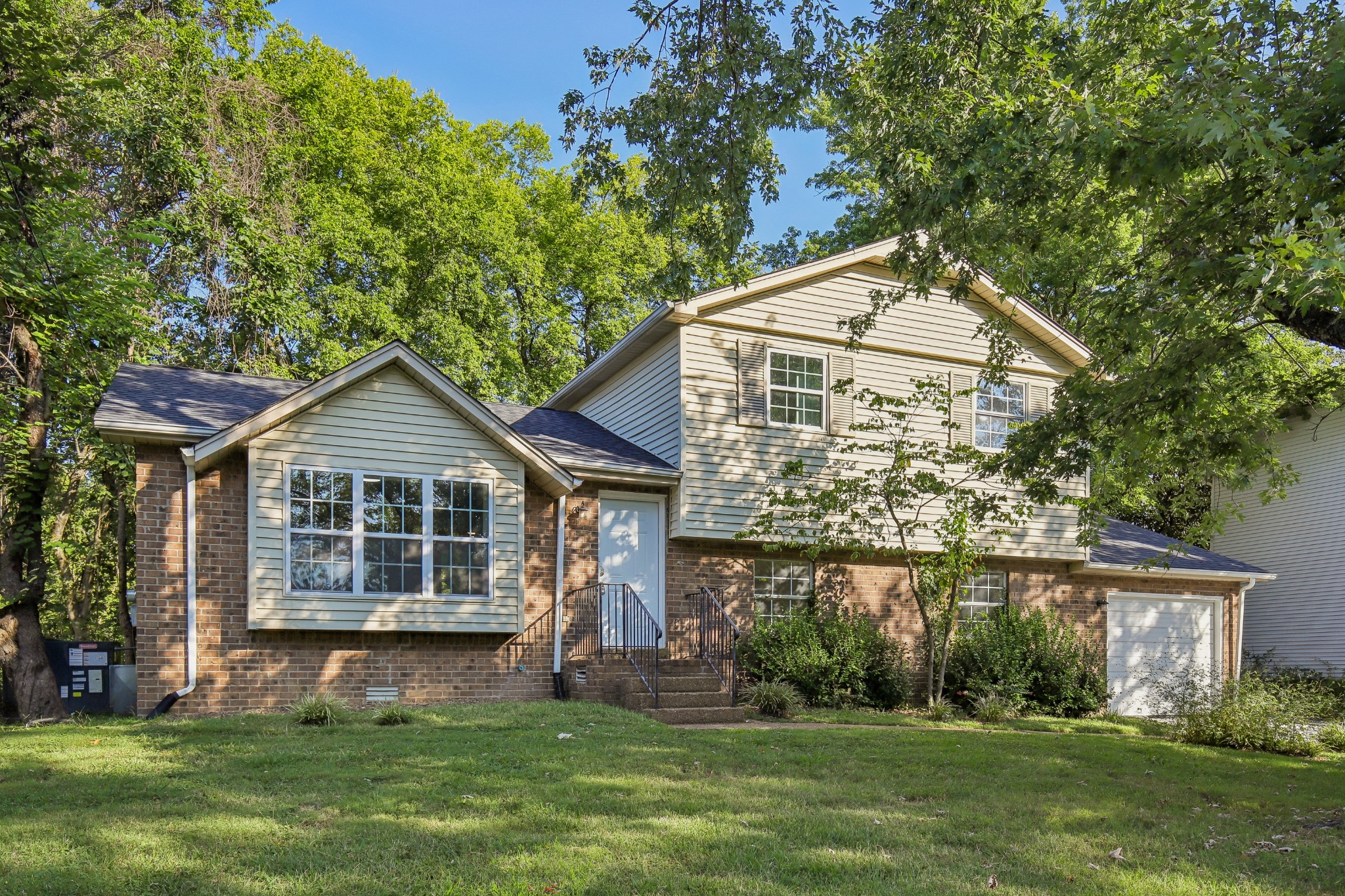 5148 Roxborough Dr