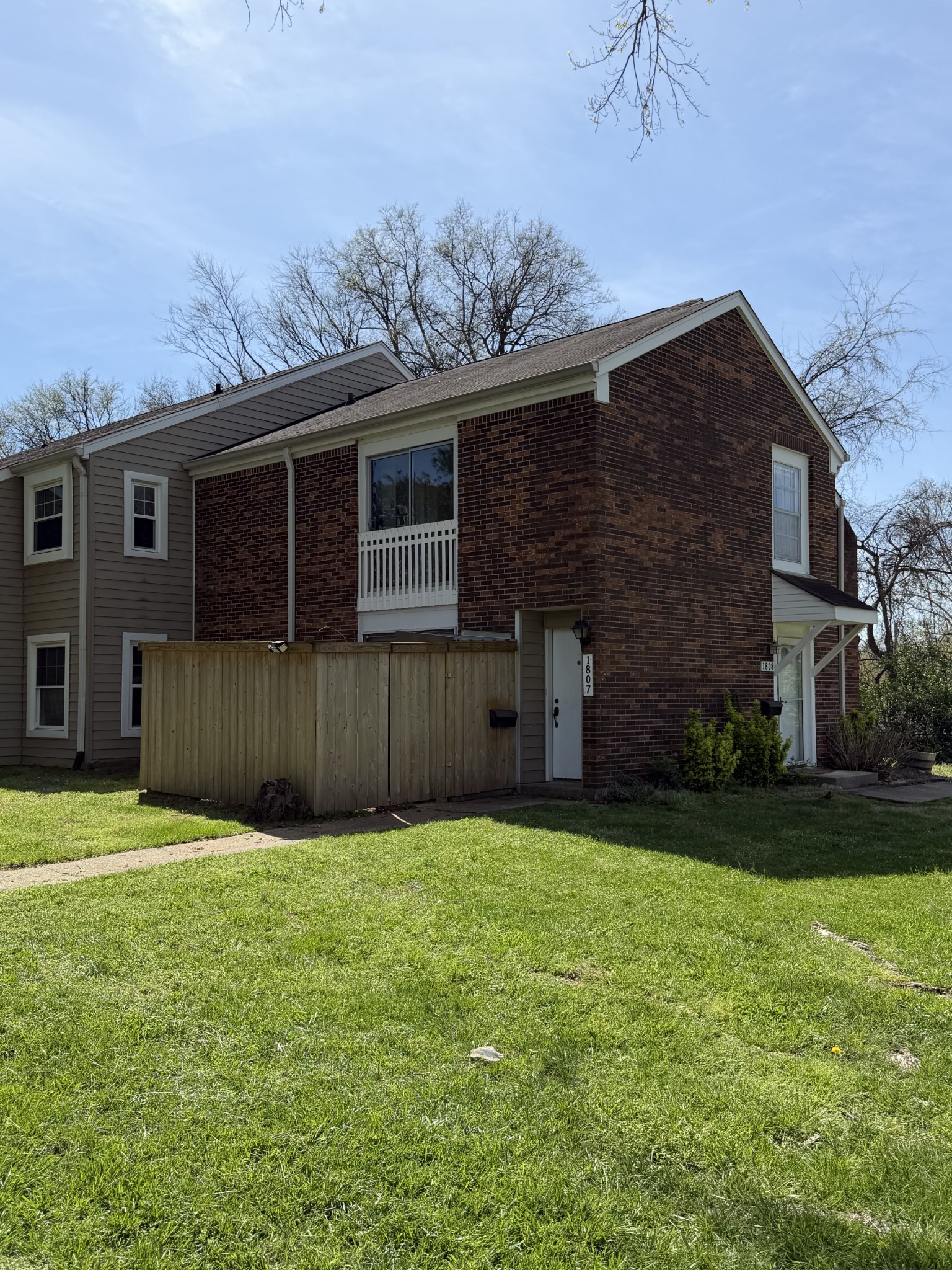 1807 Granville Rd