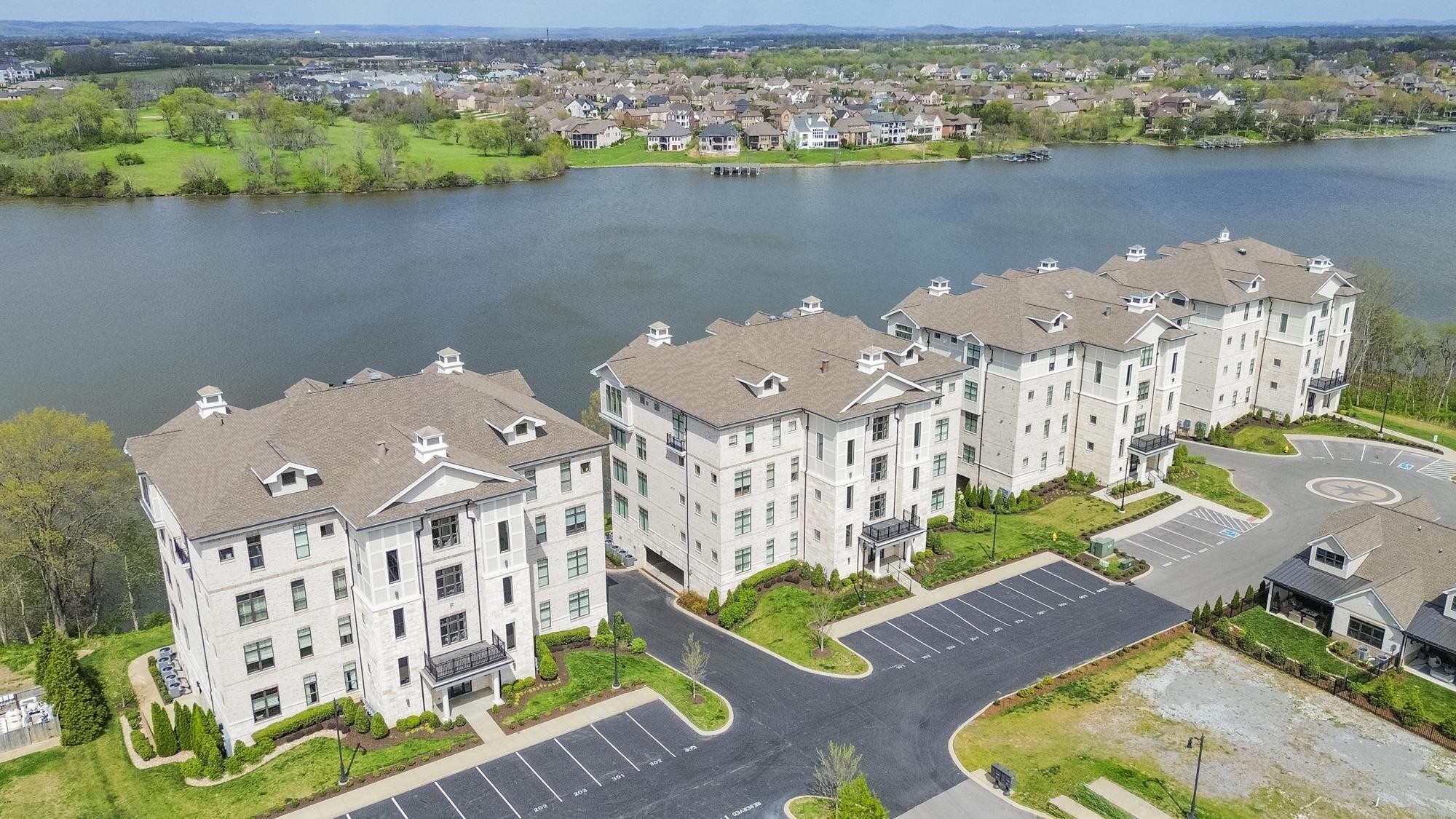 1024 Club View Dr