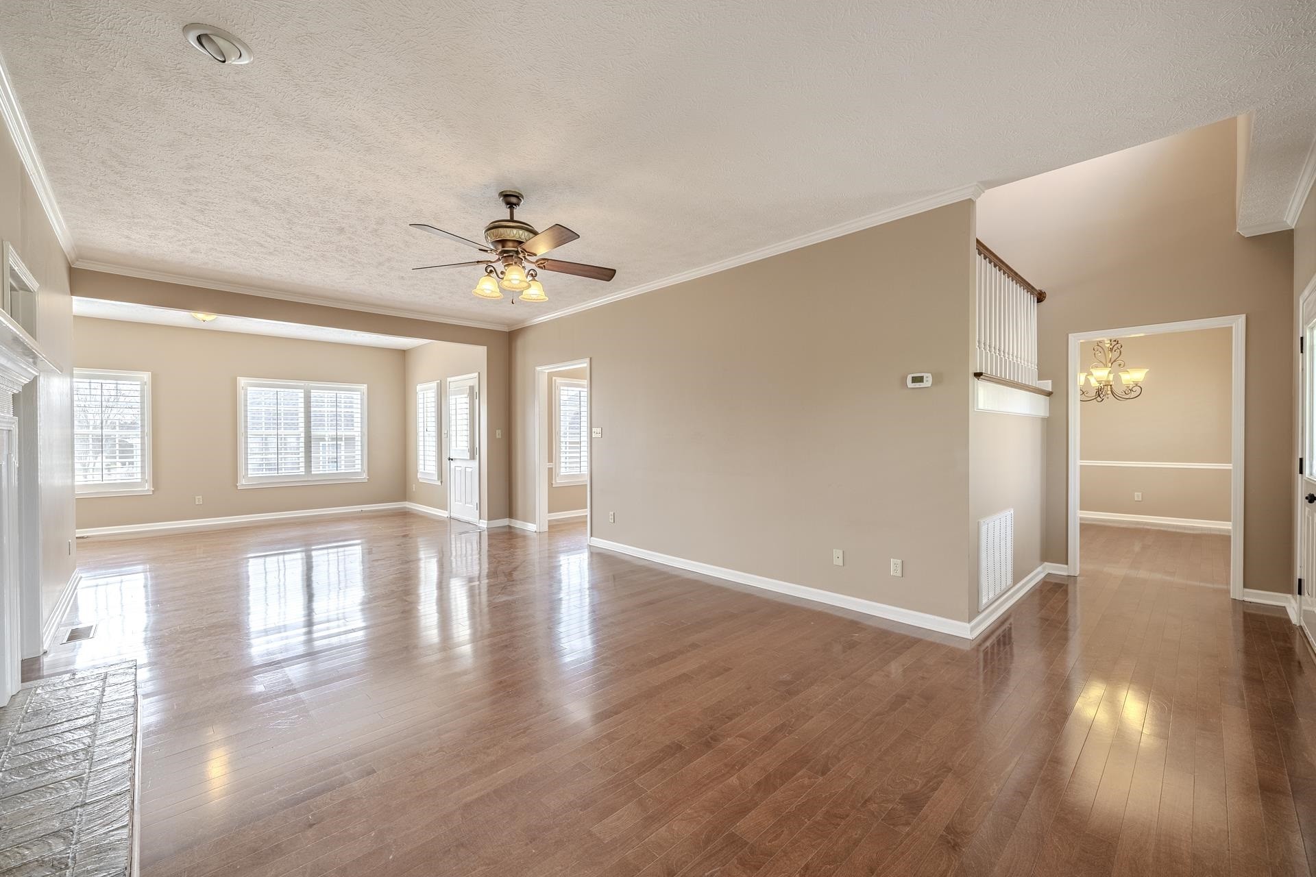 565 BOWEN DR