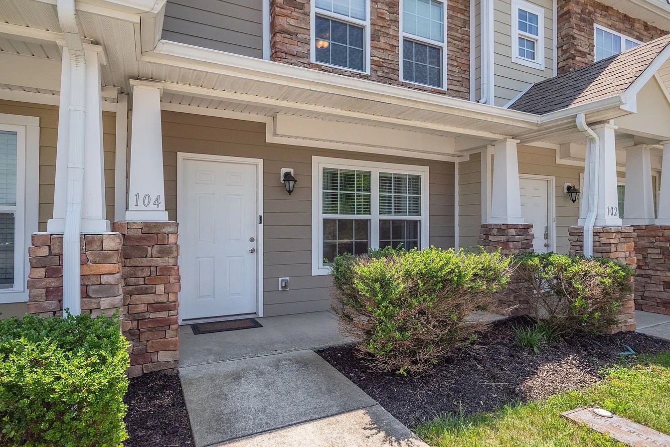 104 Cobblestone Place Dr