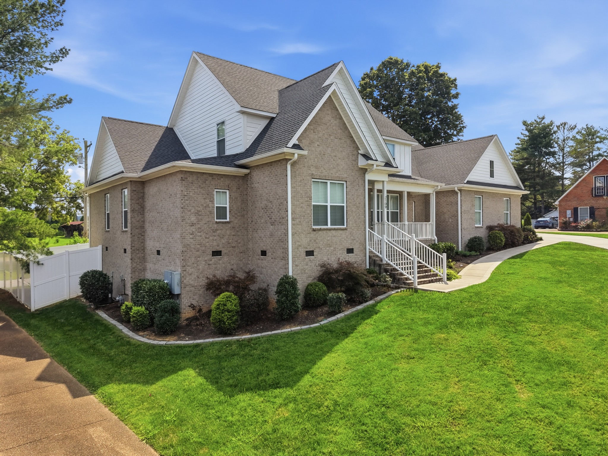 2109 Boxwood Cir