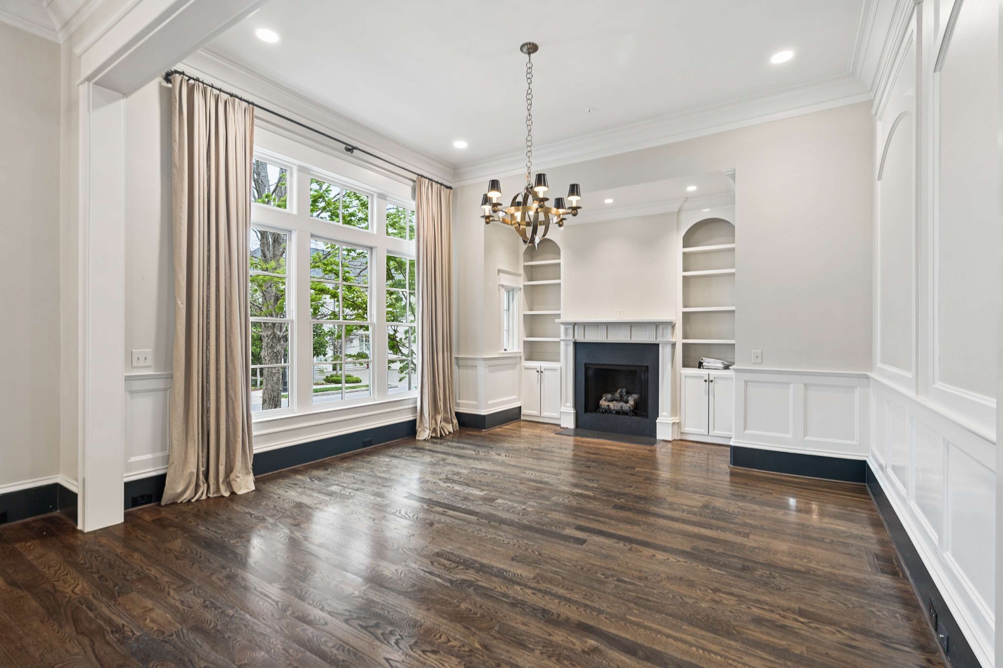 637 Belle Park Cir