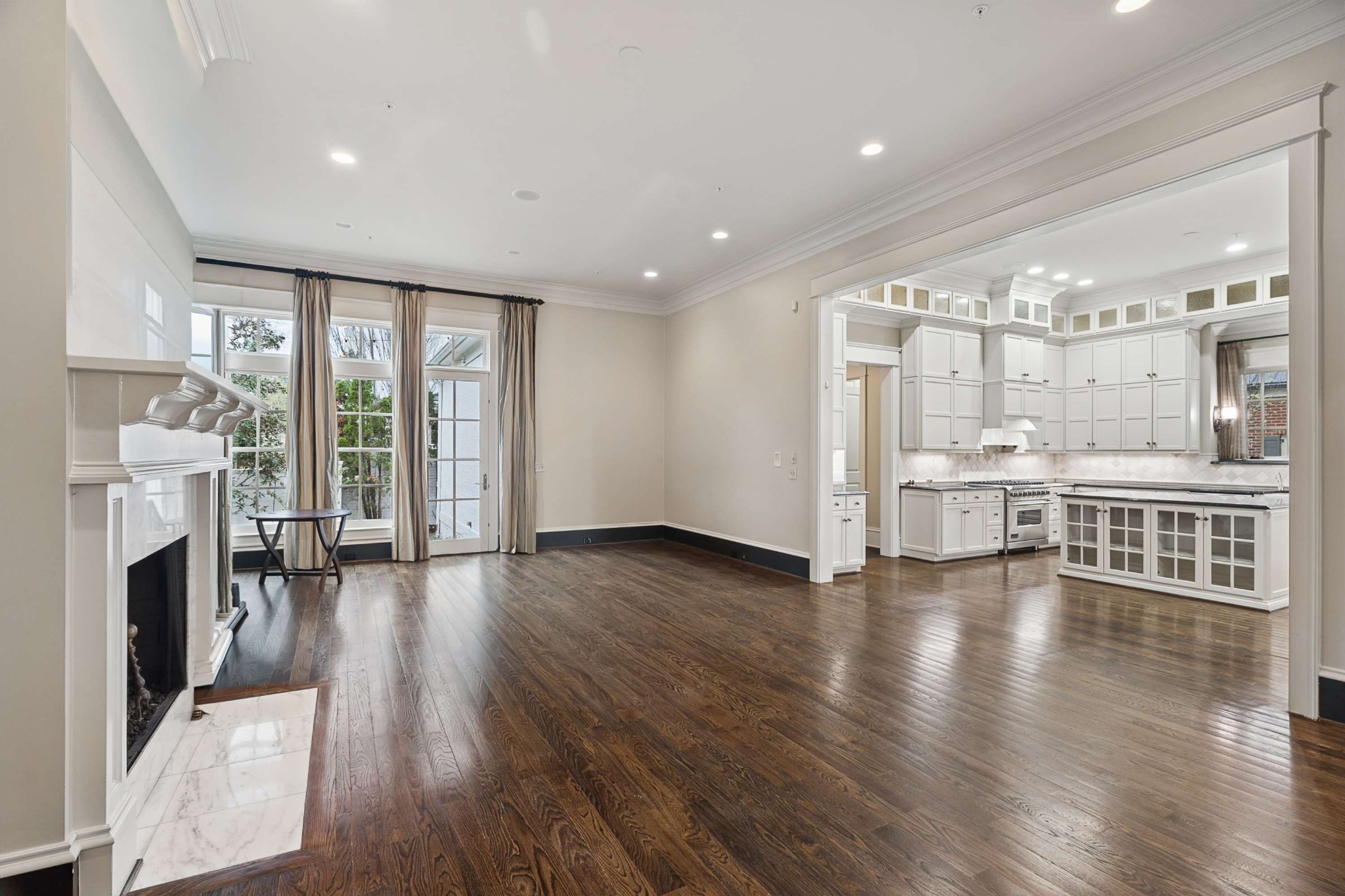 637 Belle Park Cir