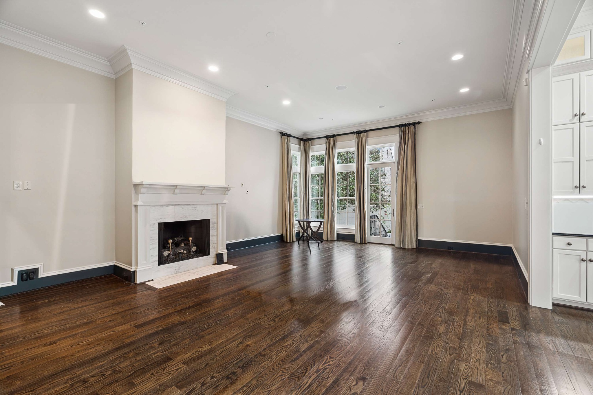 637 Belle Park Cir