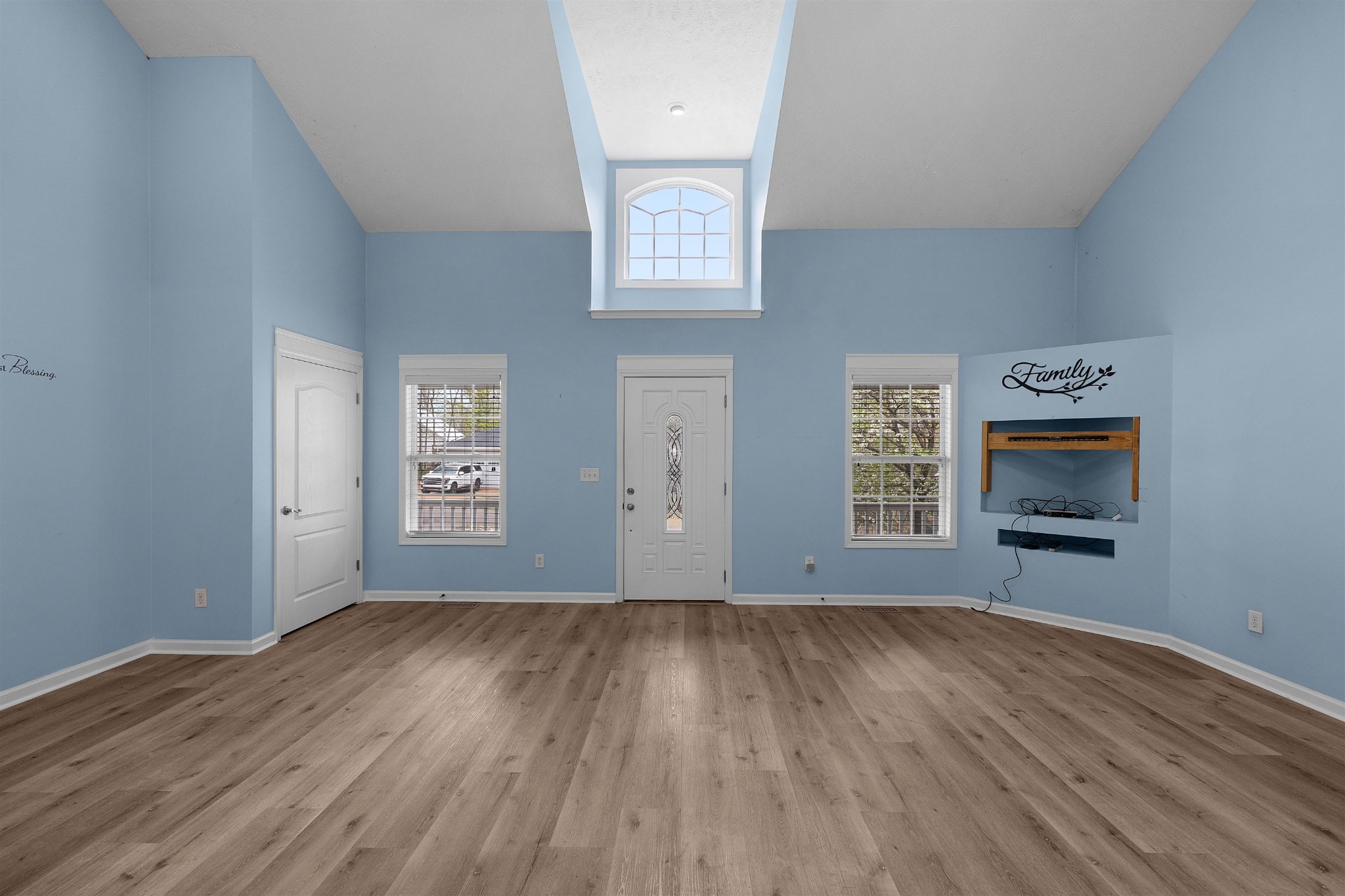 40 ROLLING HILLS LN
