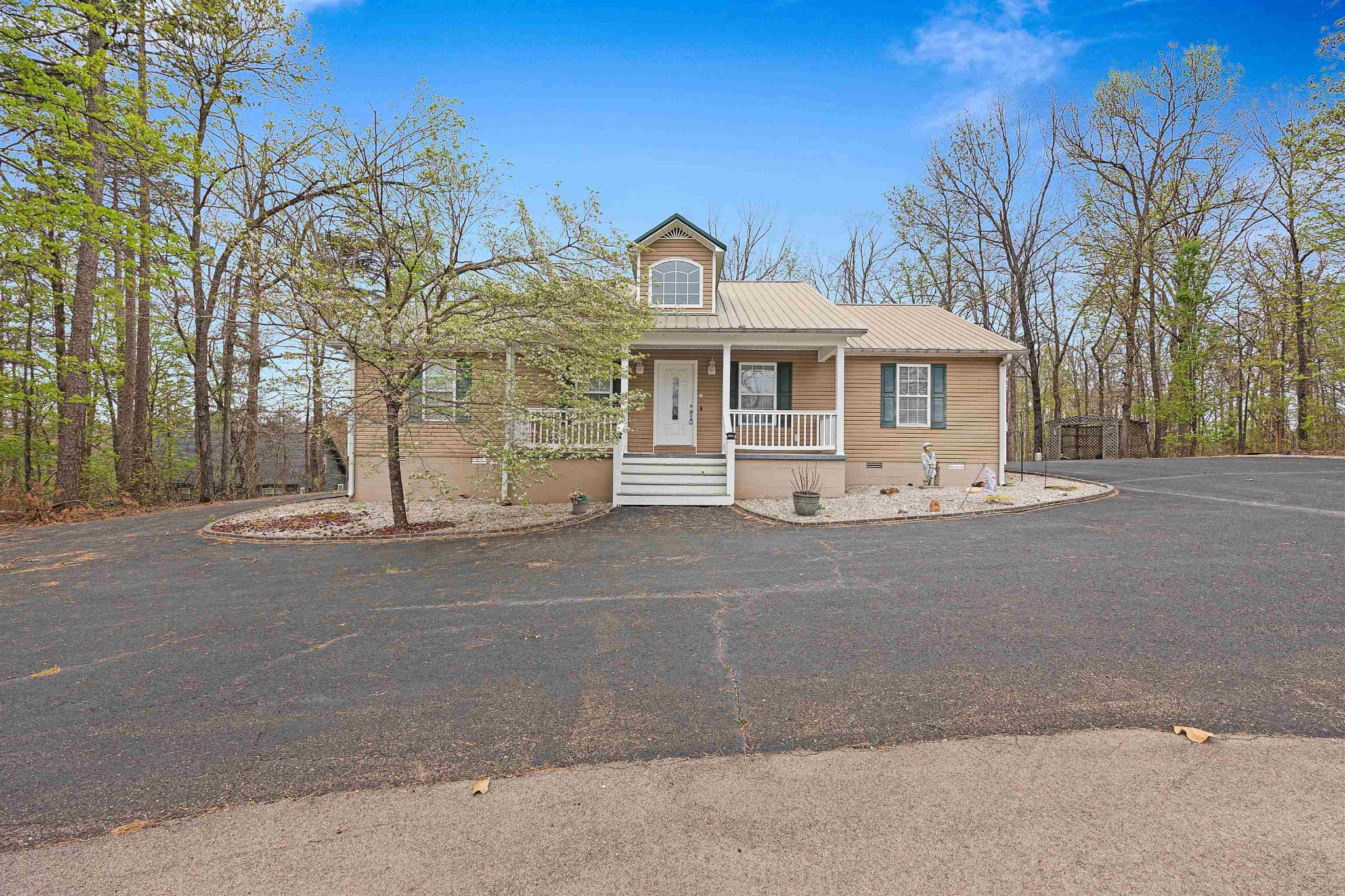 40 ROLLING HILLS LN