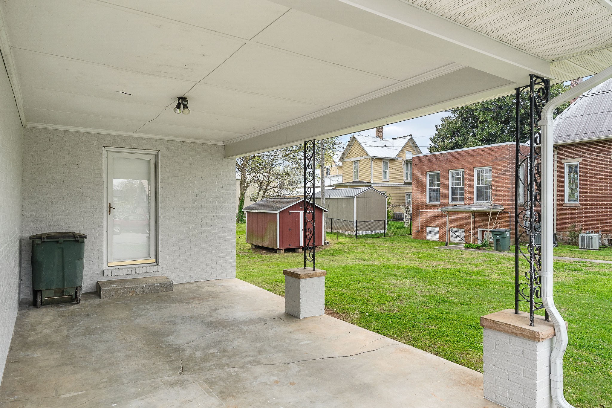 106 N Main St
