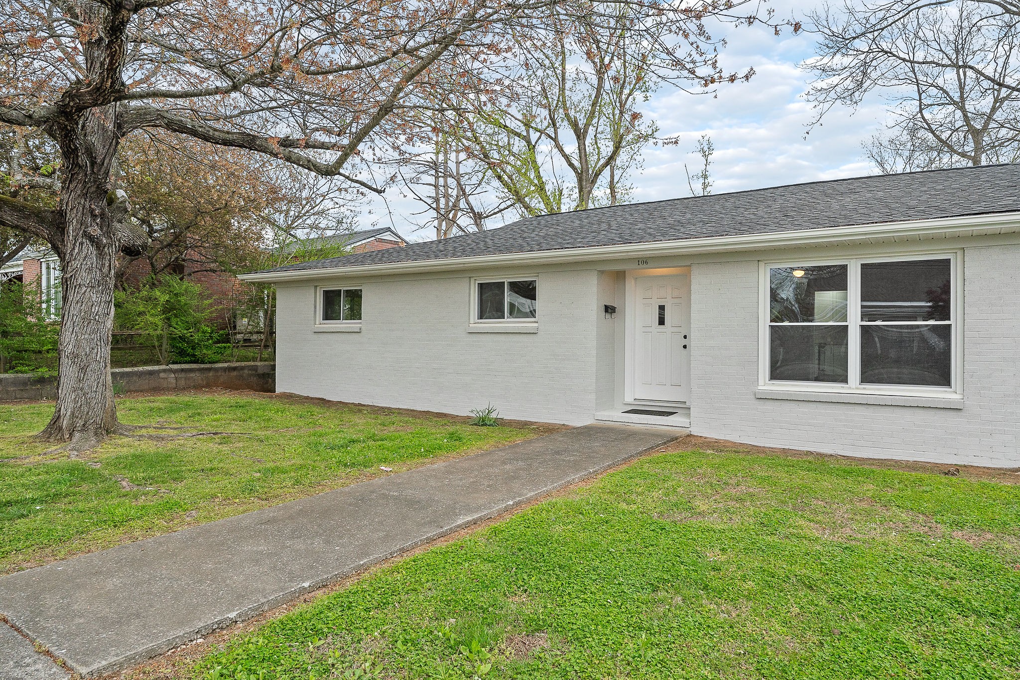 106 N Main St