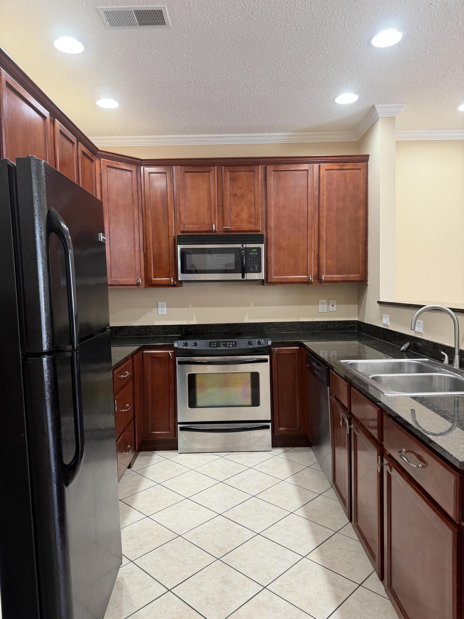 136 Emmyllie Court, NE