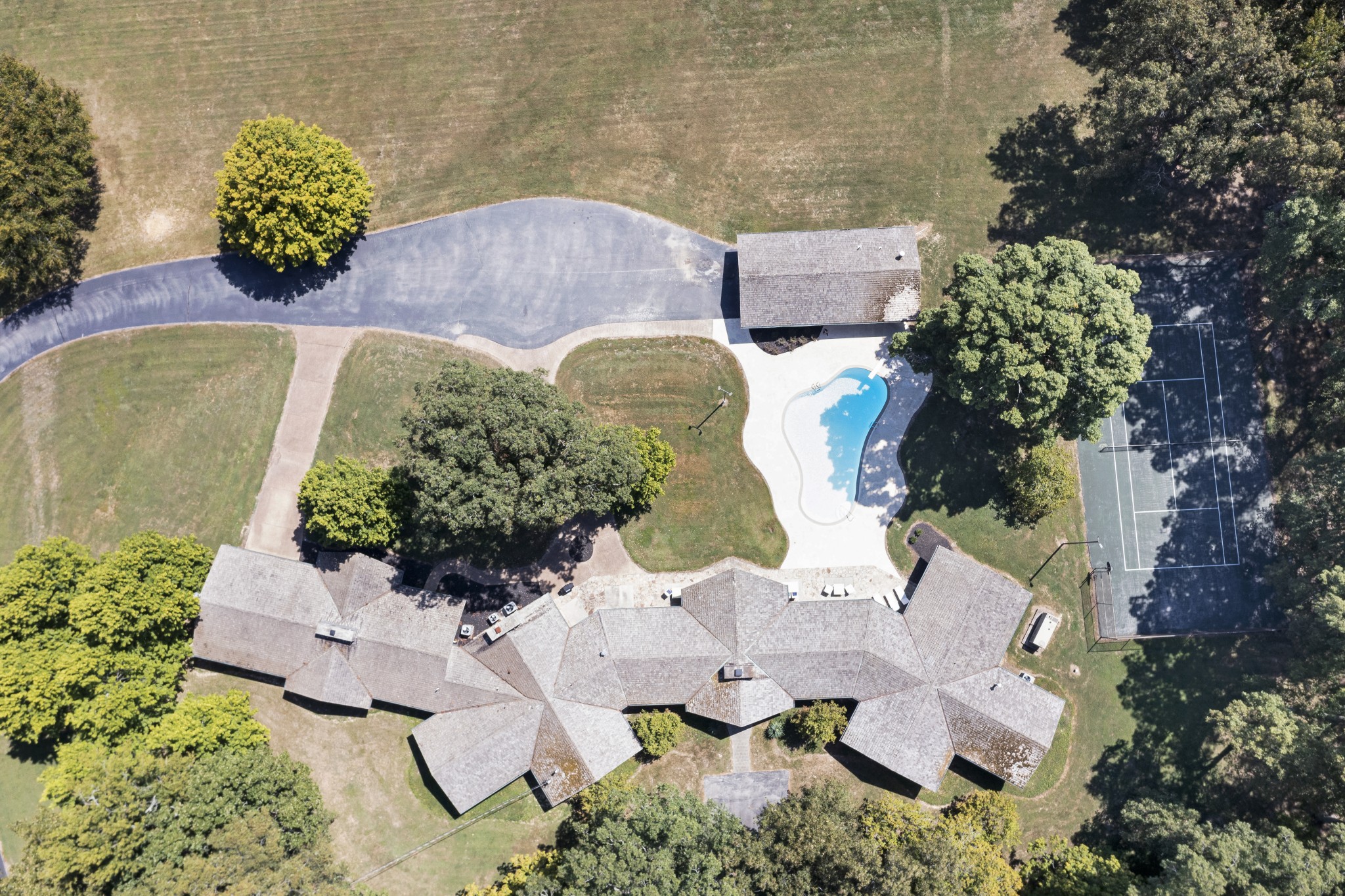 215 Hickory Ln