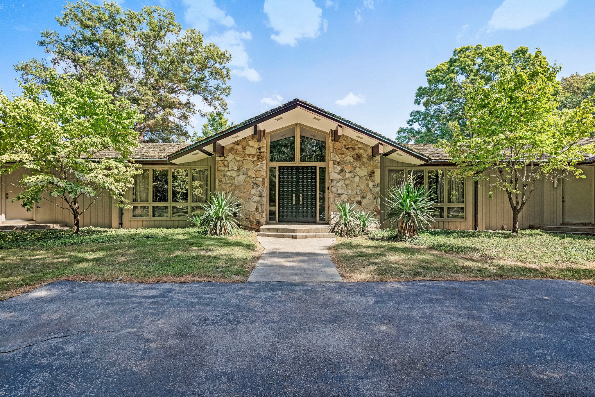 215 Hickory Ln