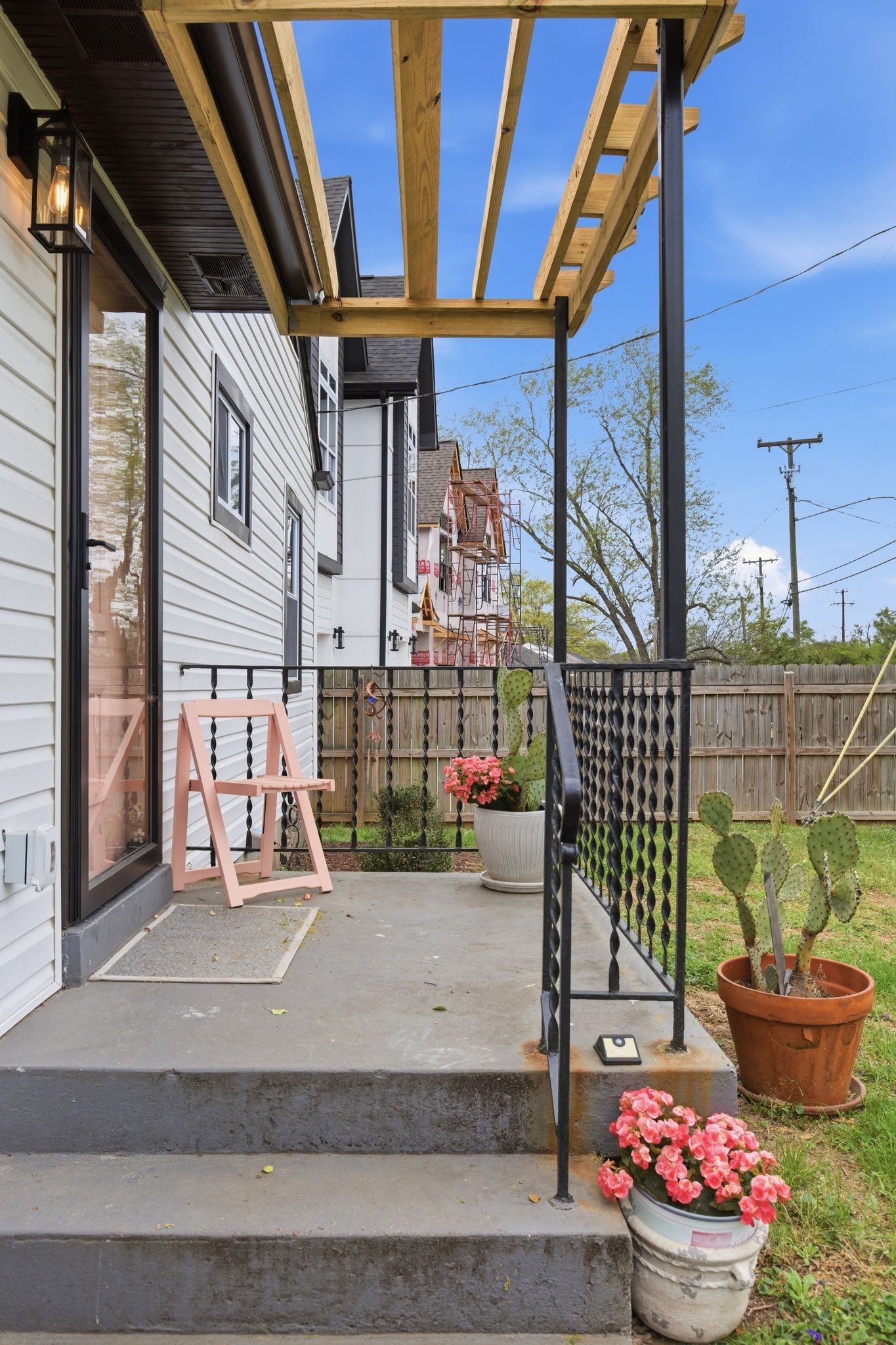 64 Creighton Ave