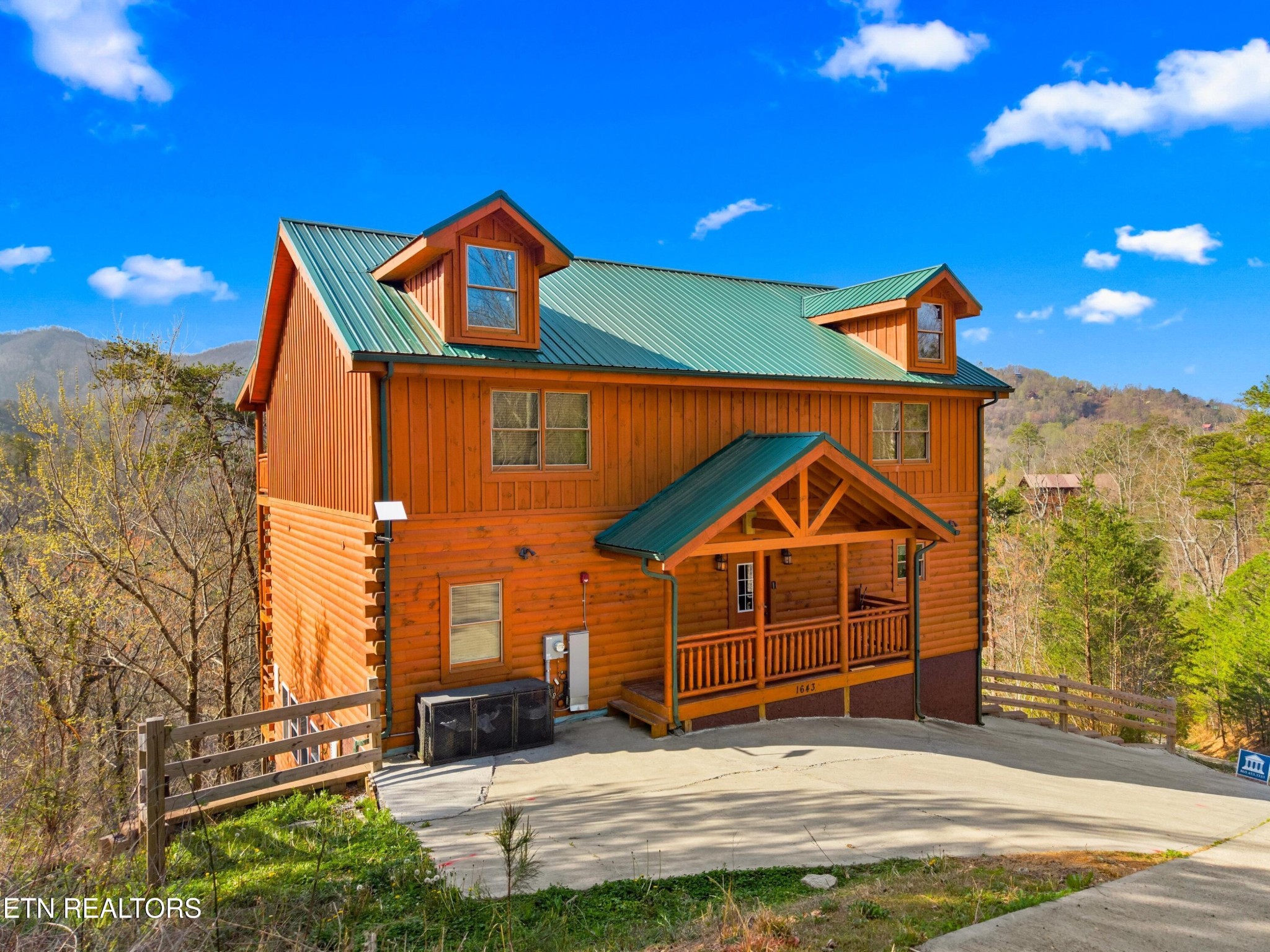 1643 Barn Door Lane