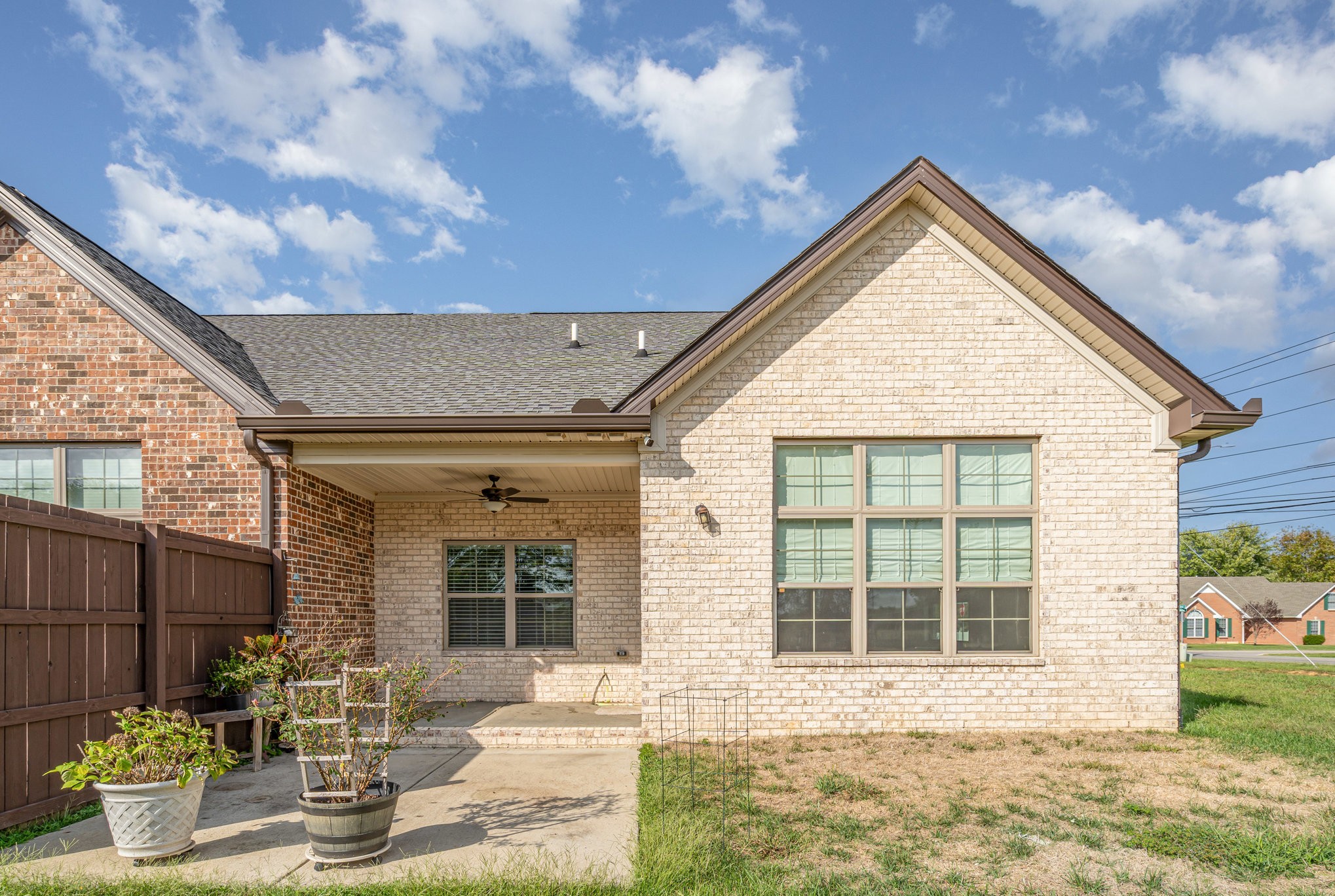 412 W Foxrun