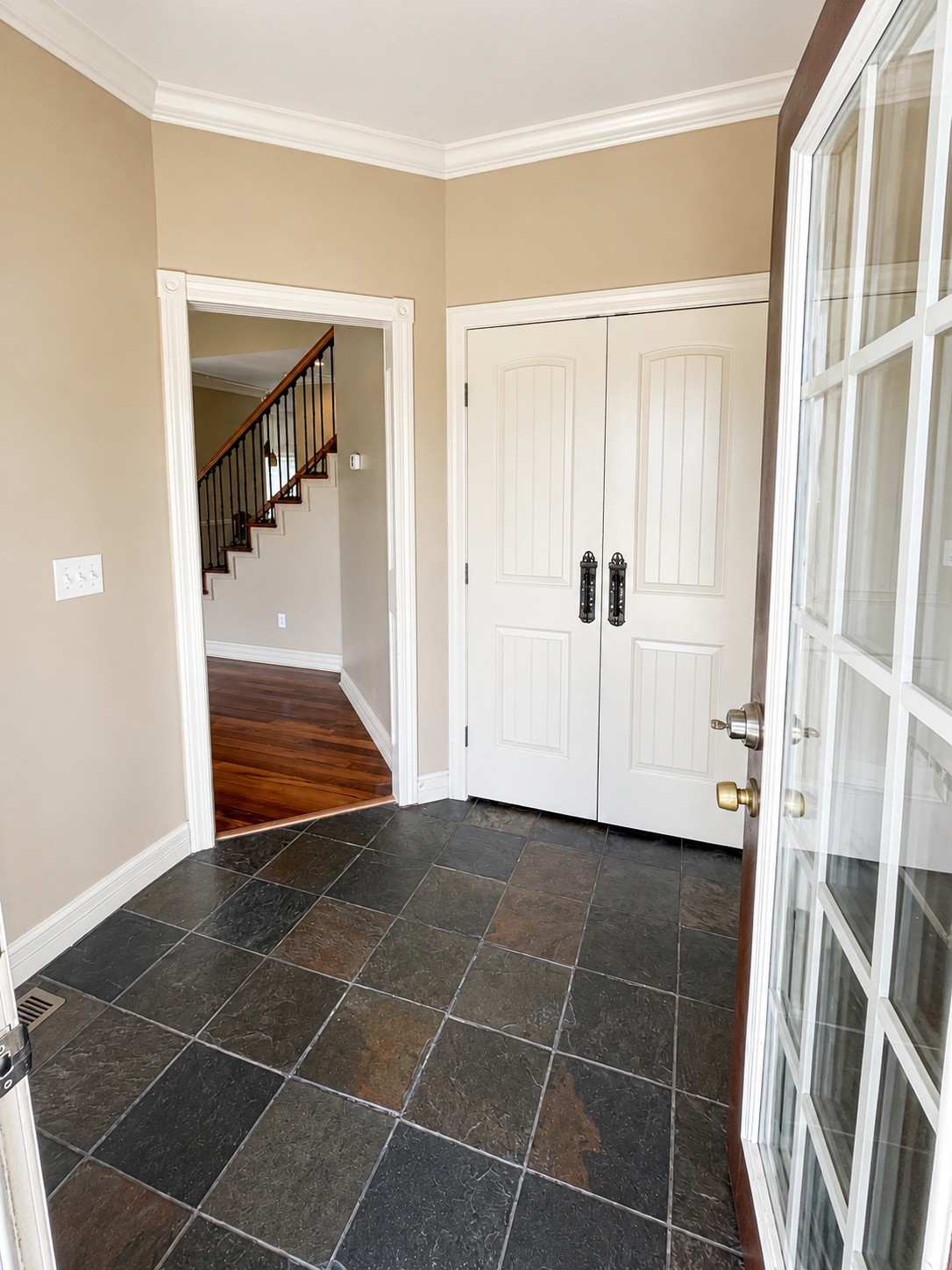 23 Skidmore Ln