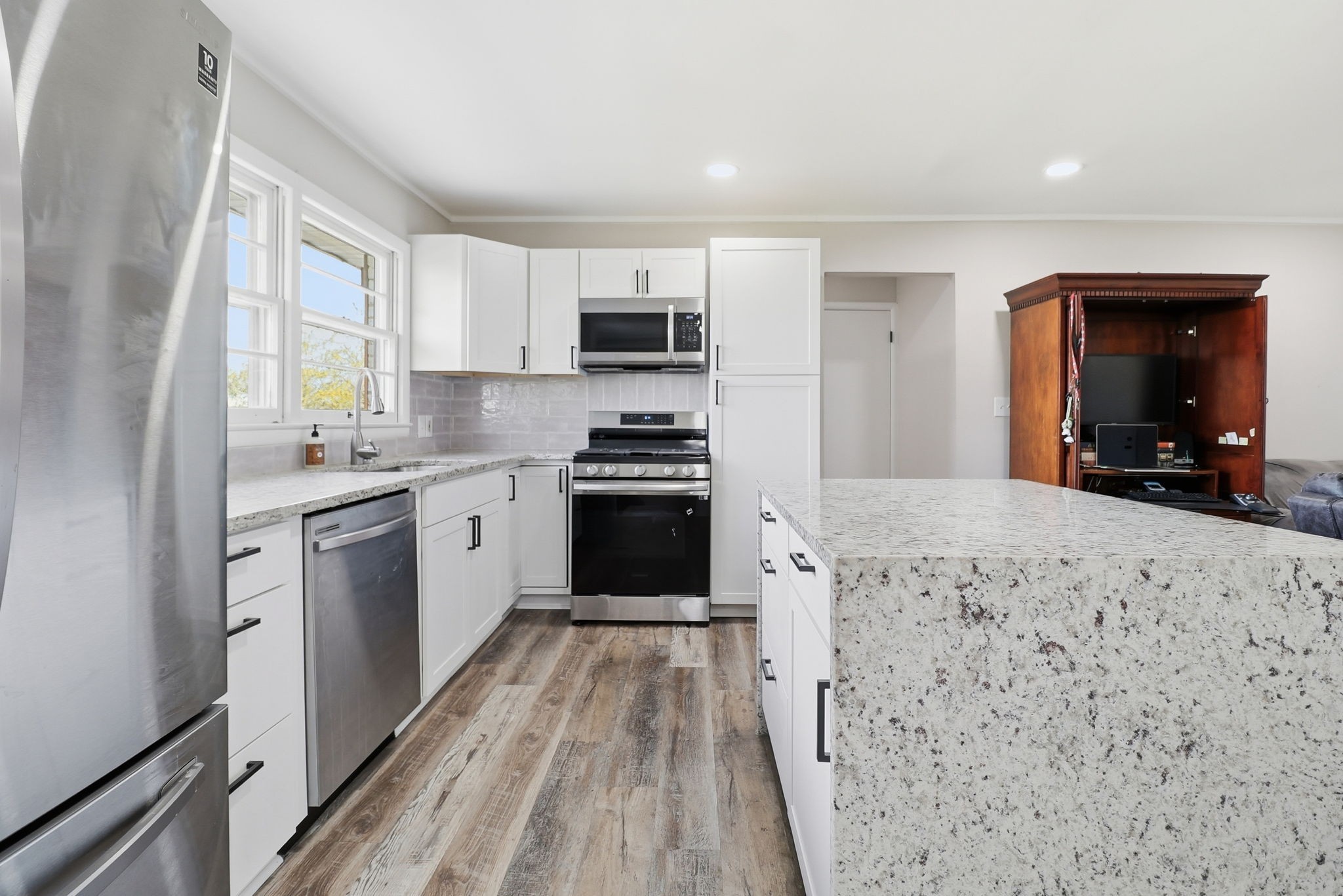 812 Bel Aire Dr