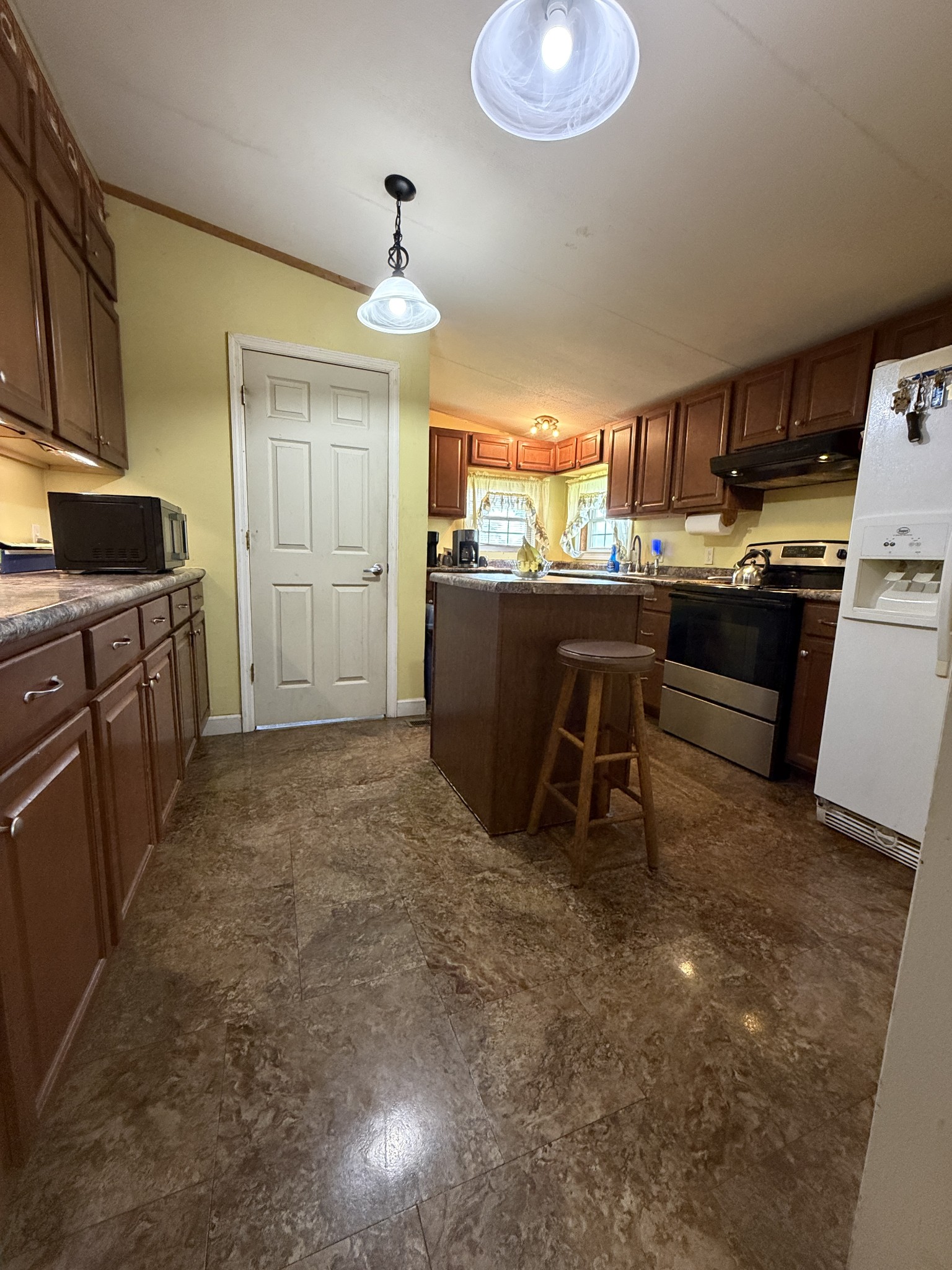 5343 King Robert Ln