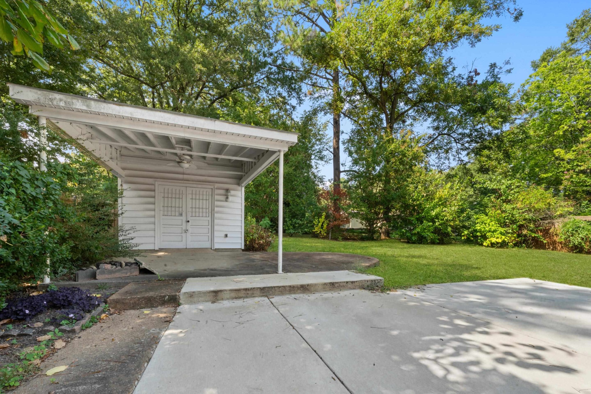 151 N WHITE STATION RD